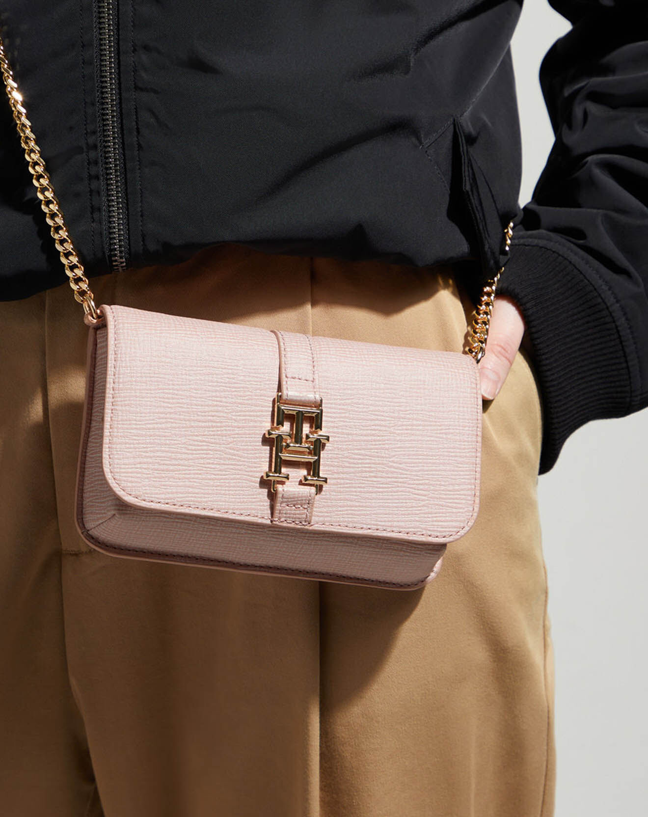 Tommy Hilfiger Sac bandoulière Plush mini crossover rose clair - 11x18x5 cm