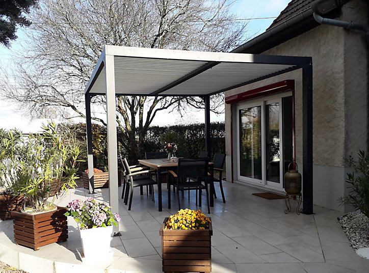 Pergola bioclimatique autoportante manuelle aluminium Habrita PER3630BIW gris et écru 3,60 x 3 m