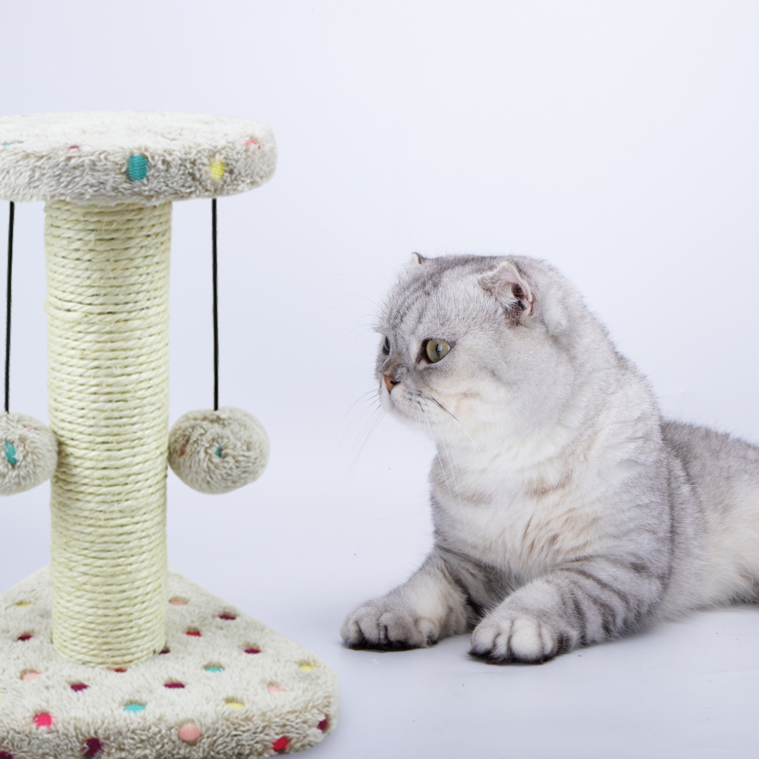 Nobleza - Arranhador para gatos, em formato de coluna com bolinhas. Cor marrom, 28 cm de altura.