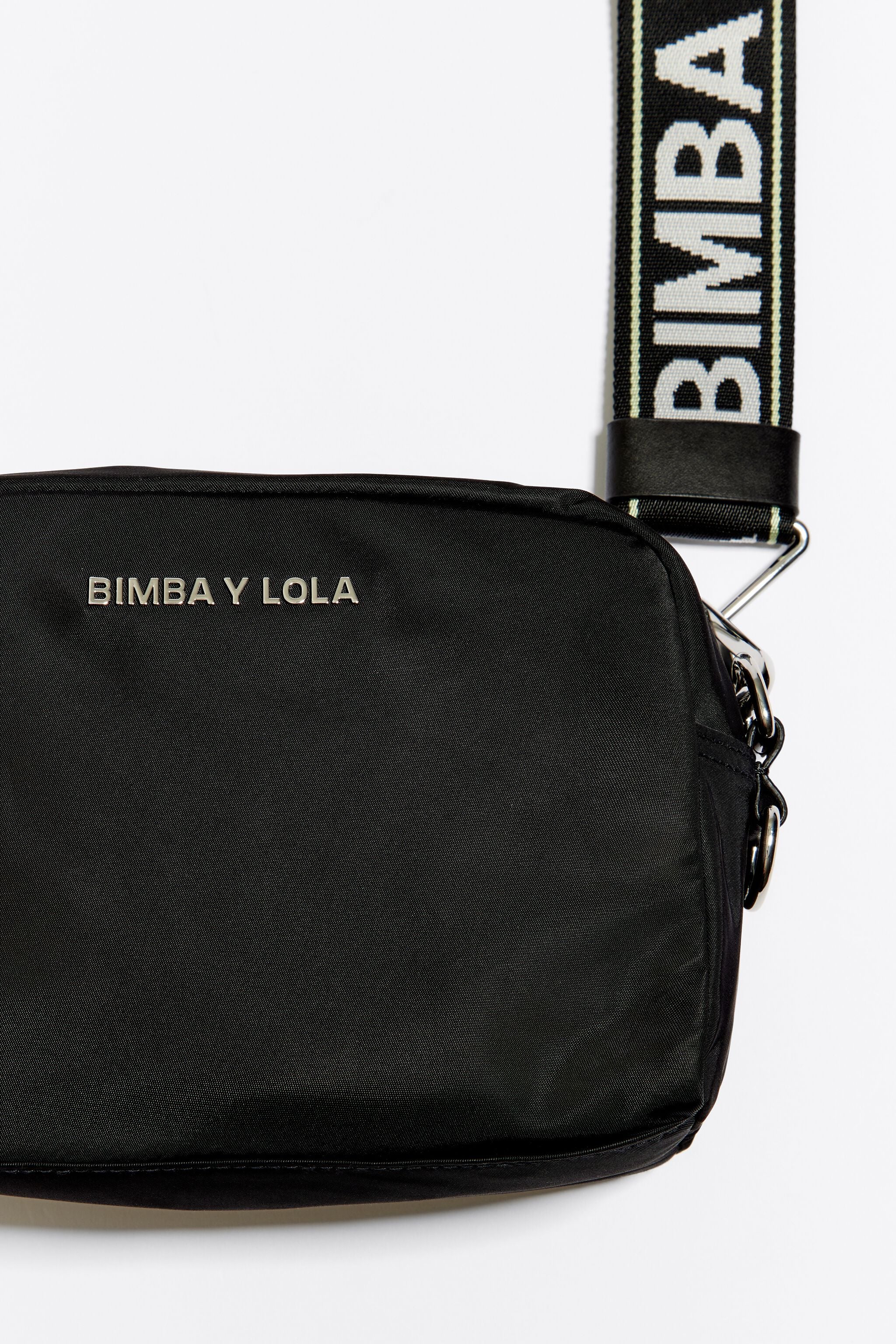 Bolsa transversal pequena de náilon preto