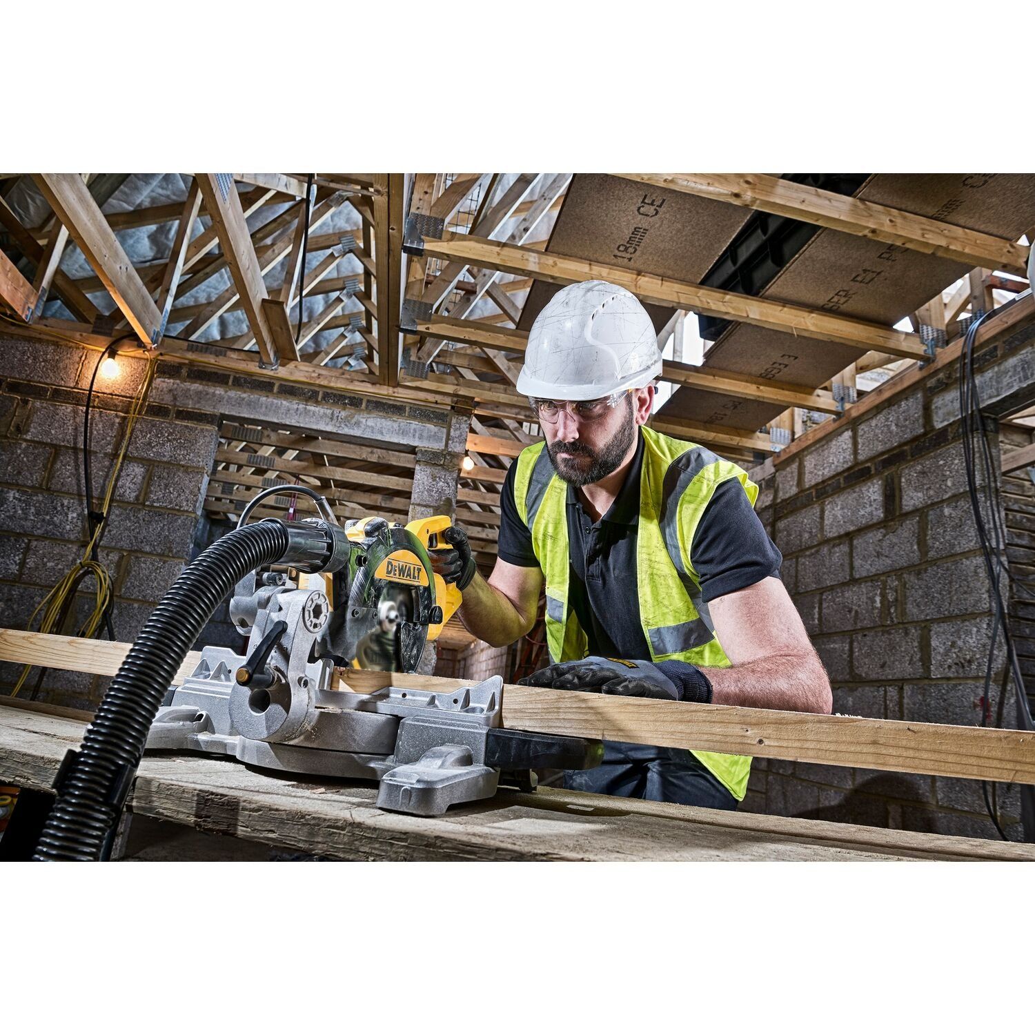 DeWALT DWS774 Afkort-/Verstekzaag met XPS 216mm 1400W