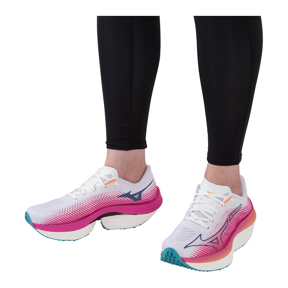 Mizuno WAVE REBELLION PRO - Chaussures running Femme white/silver/807 c