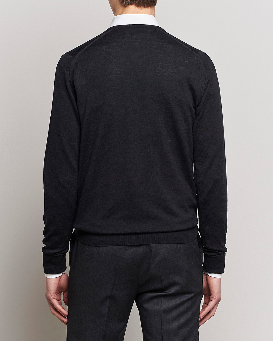 John Smedley Bobby Extra Fine Merino V-Neck Pullover Black