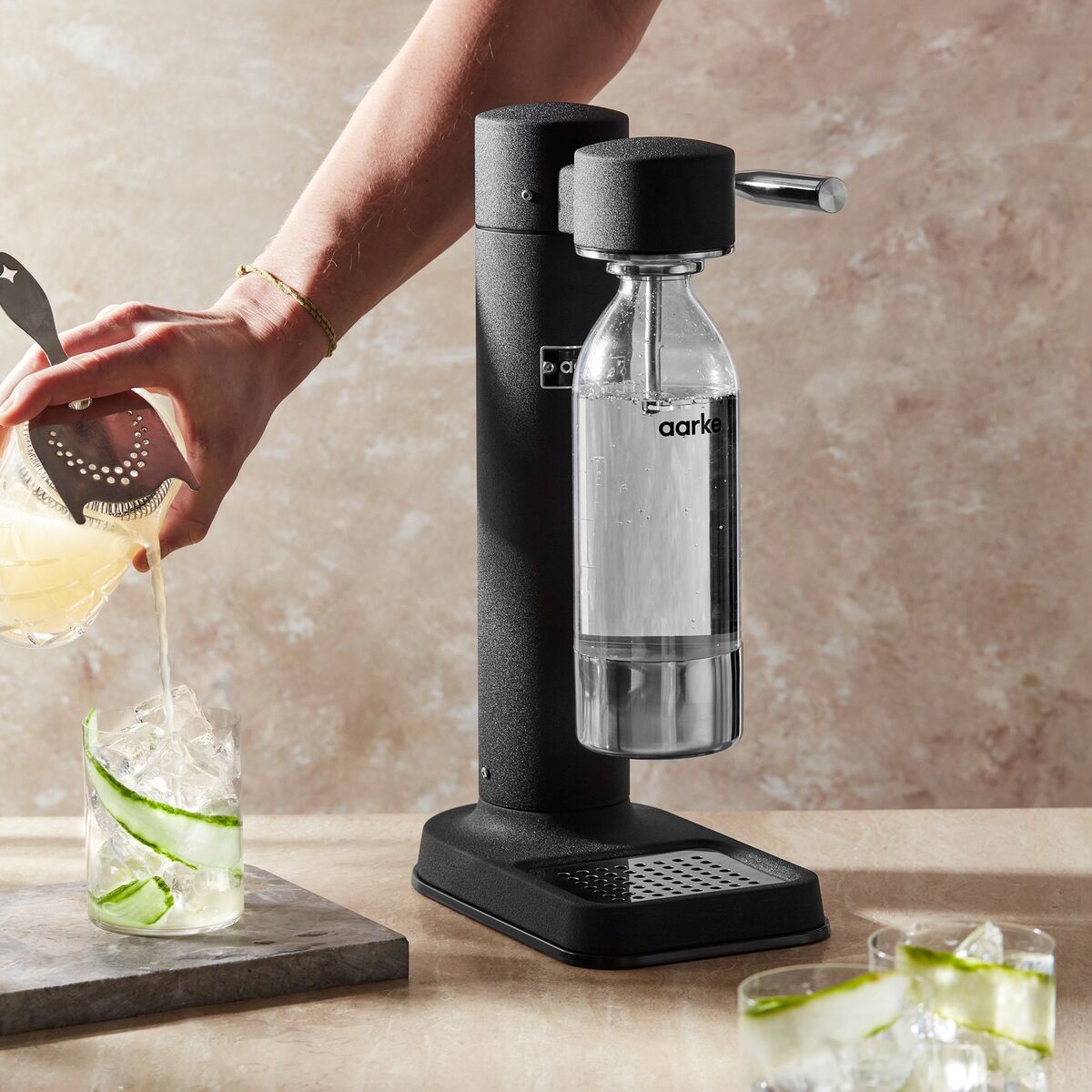 Carbonator 3 kullsyremaskin + Drink Mixer 4-pack, svart