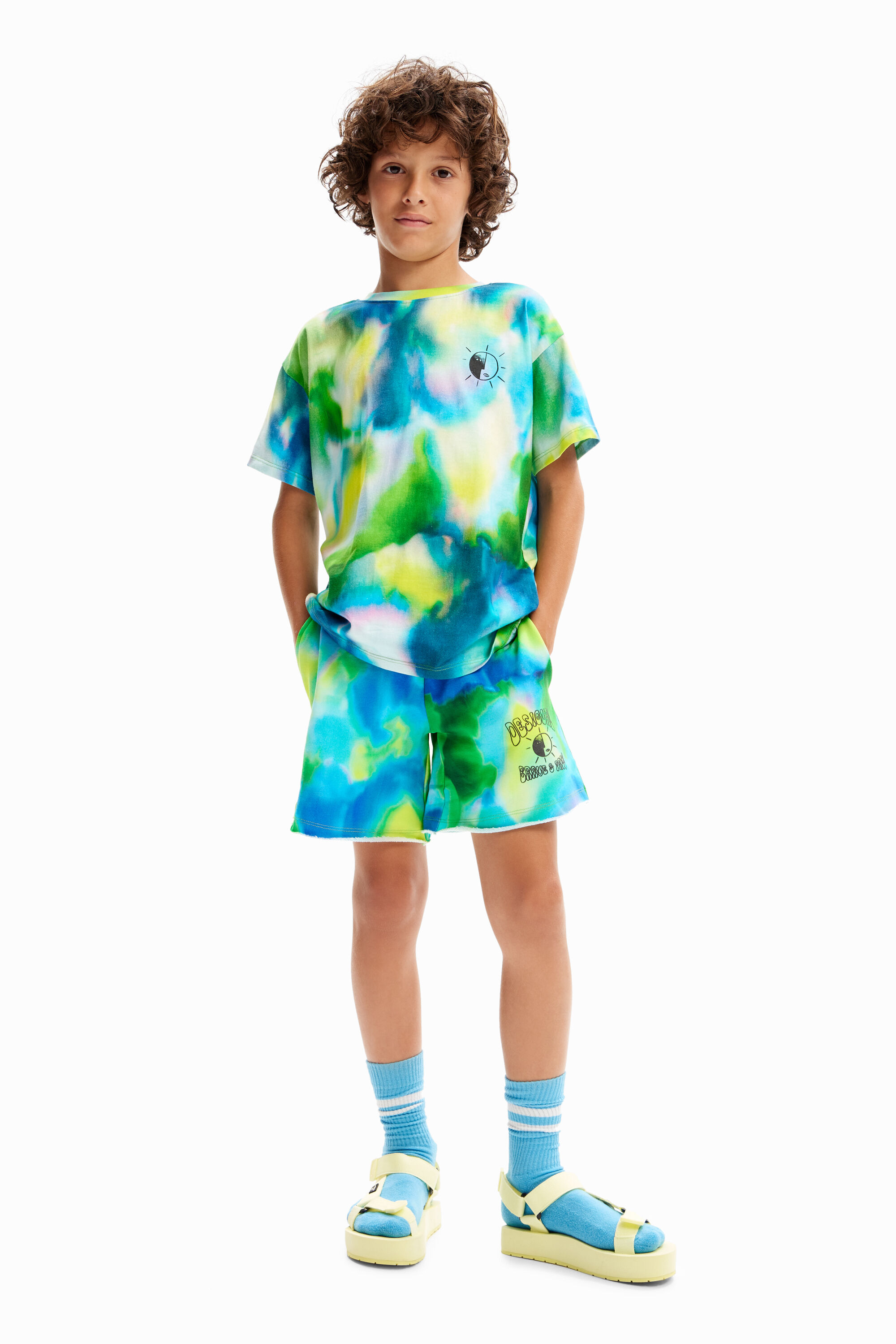 Camiseta aquarelada com mensagens