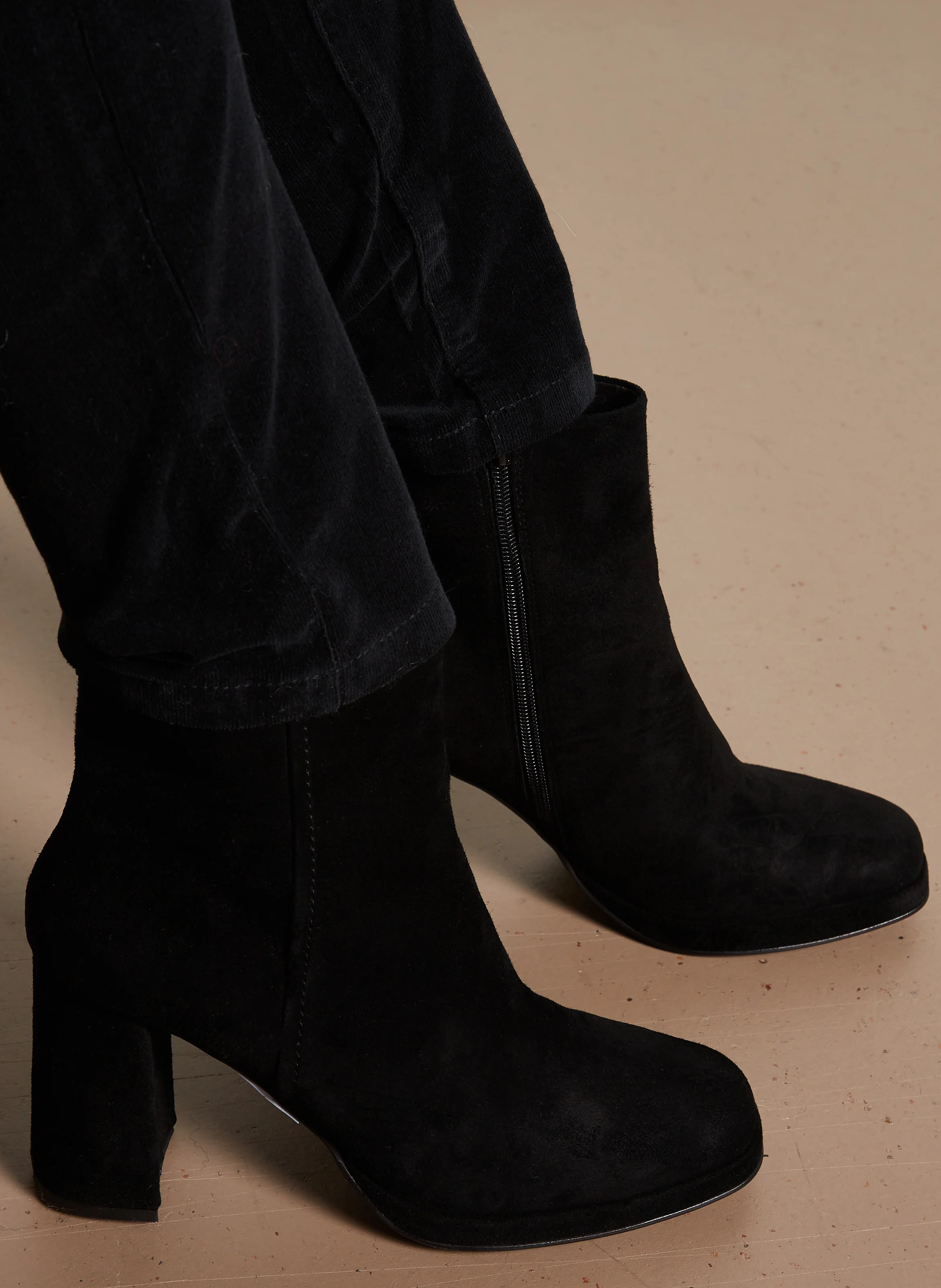 PLUME - Bottines à talon en cuir| Noir