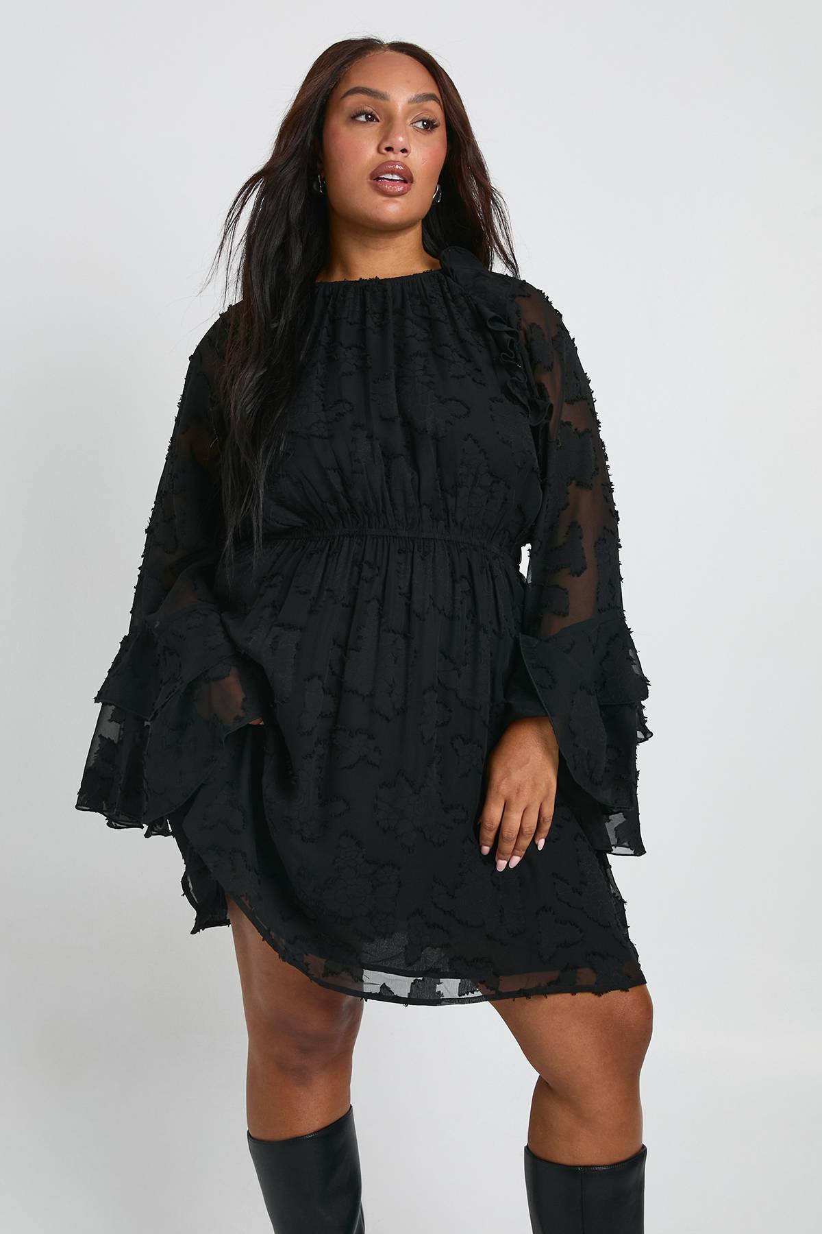 boohoo Robe Smock À Volants Motif Floral Dévoré Grande Taille