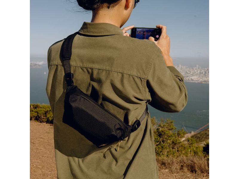 Peak Design Fotorucksack Outdoor Sling 2L – Schwarz Ultraleichte, quer über den Körper getragene Tasche