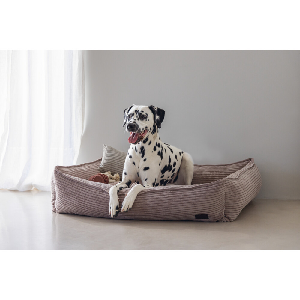 Designed by Lotte Ligbed Ribbed Roze95 x 80 x 23 cm