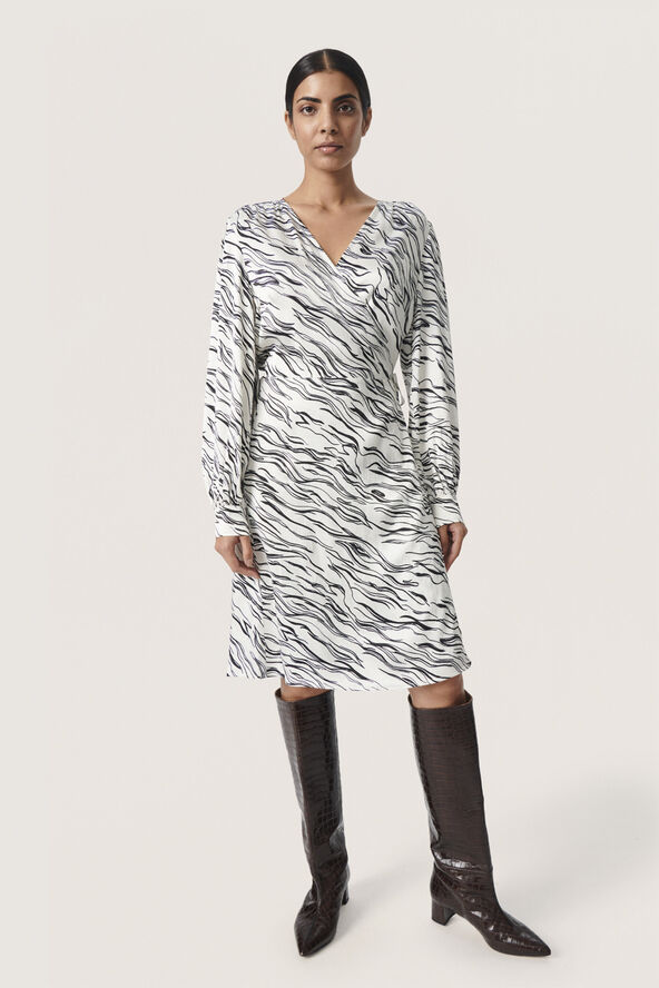 Soaked in Luxury SLVinka Wrap Dress STUDIO White and black wave print