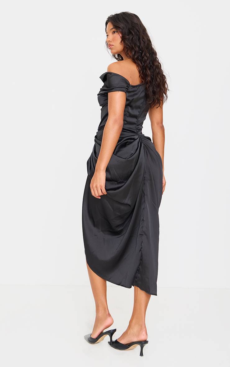 Noir Robe Midi En Satin À Épaules Dénudées Avec Jupe Drapée