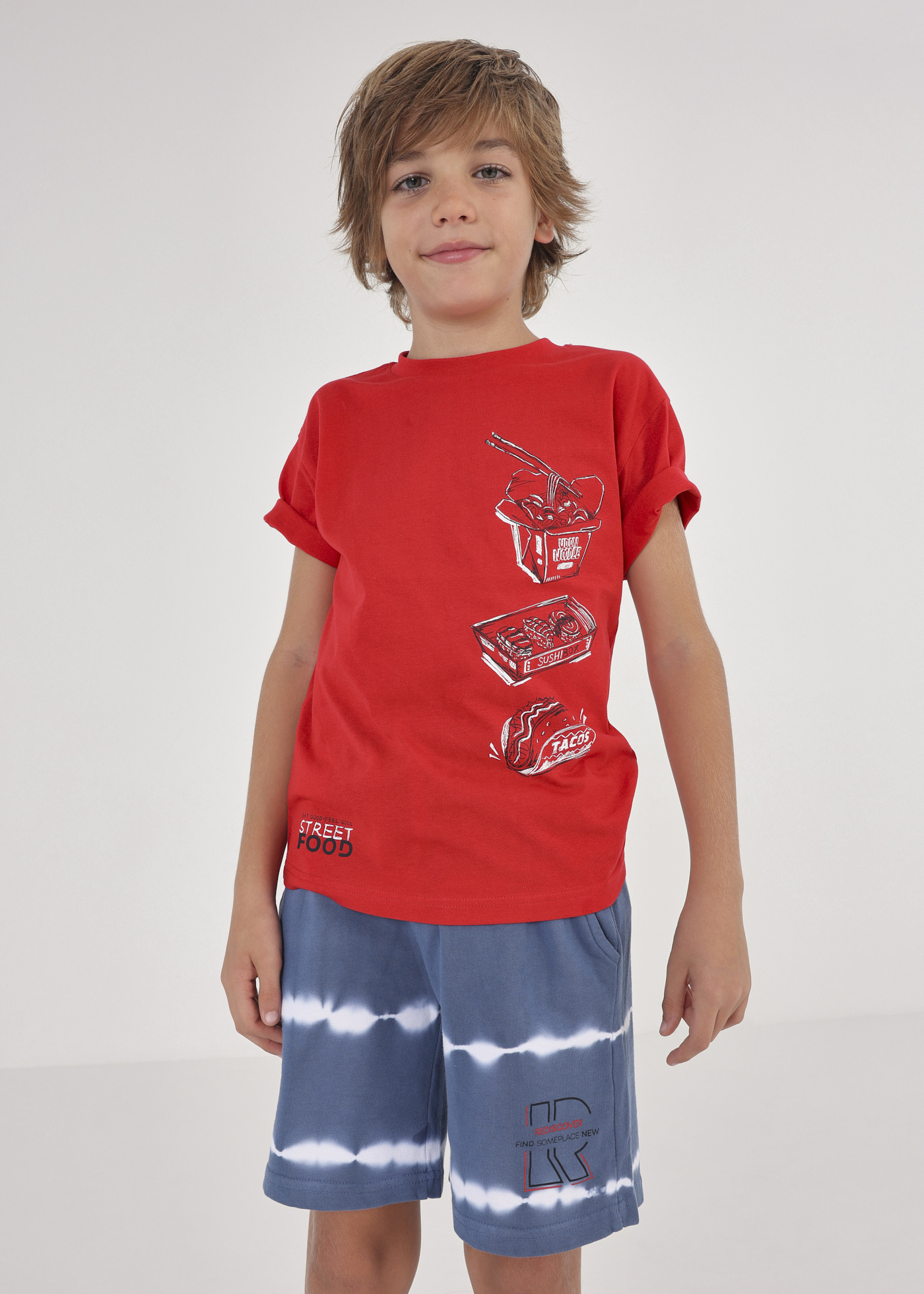 Camiseta infantil com estampa sustentável em algodão.