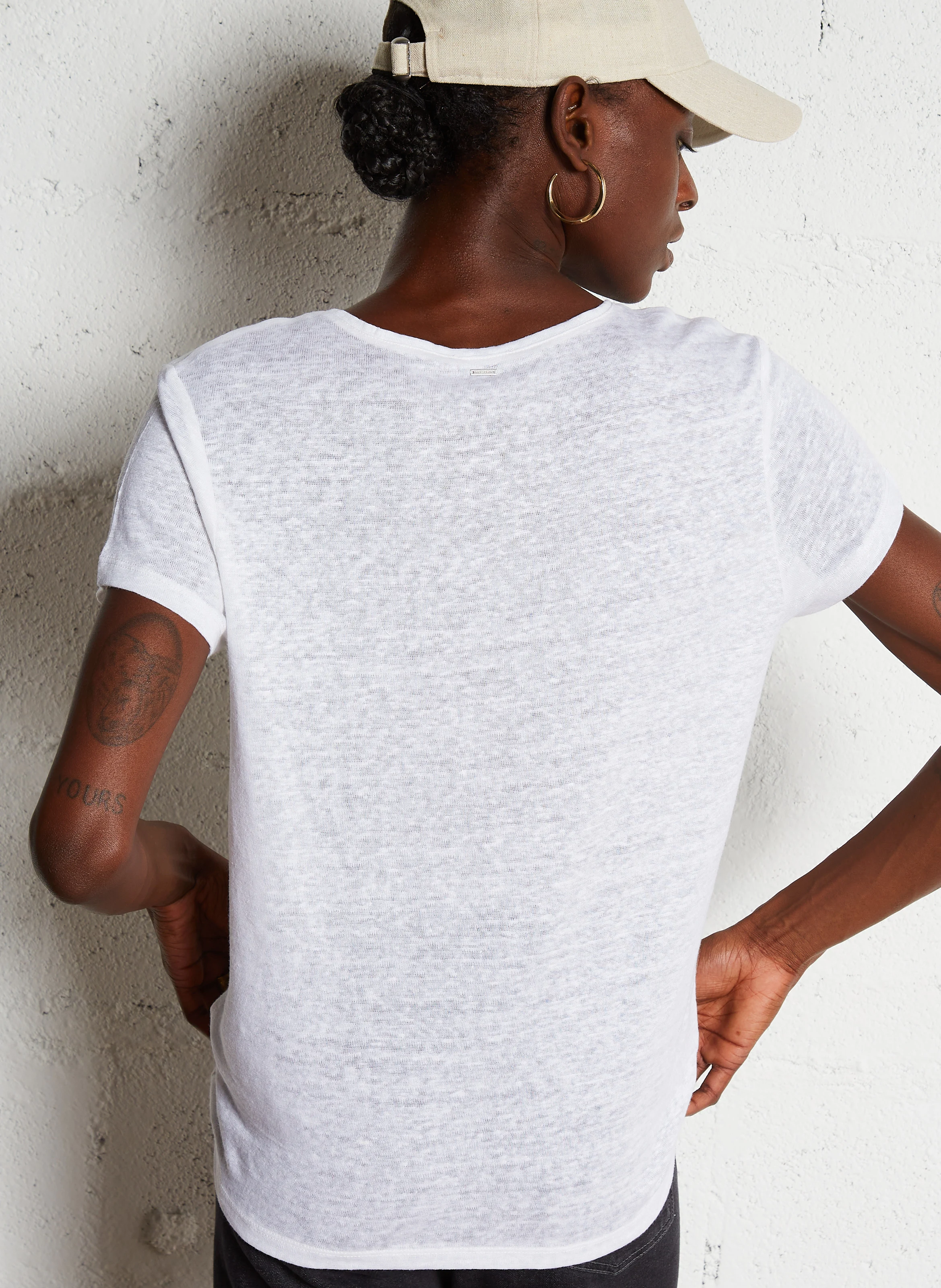 Tee-shirt col V droit en lin sérigraphié | Blanc