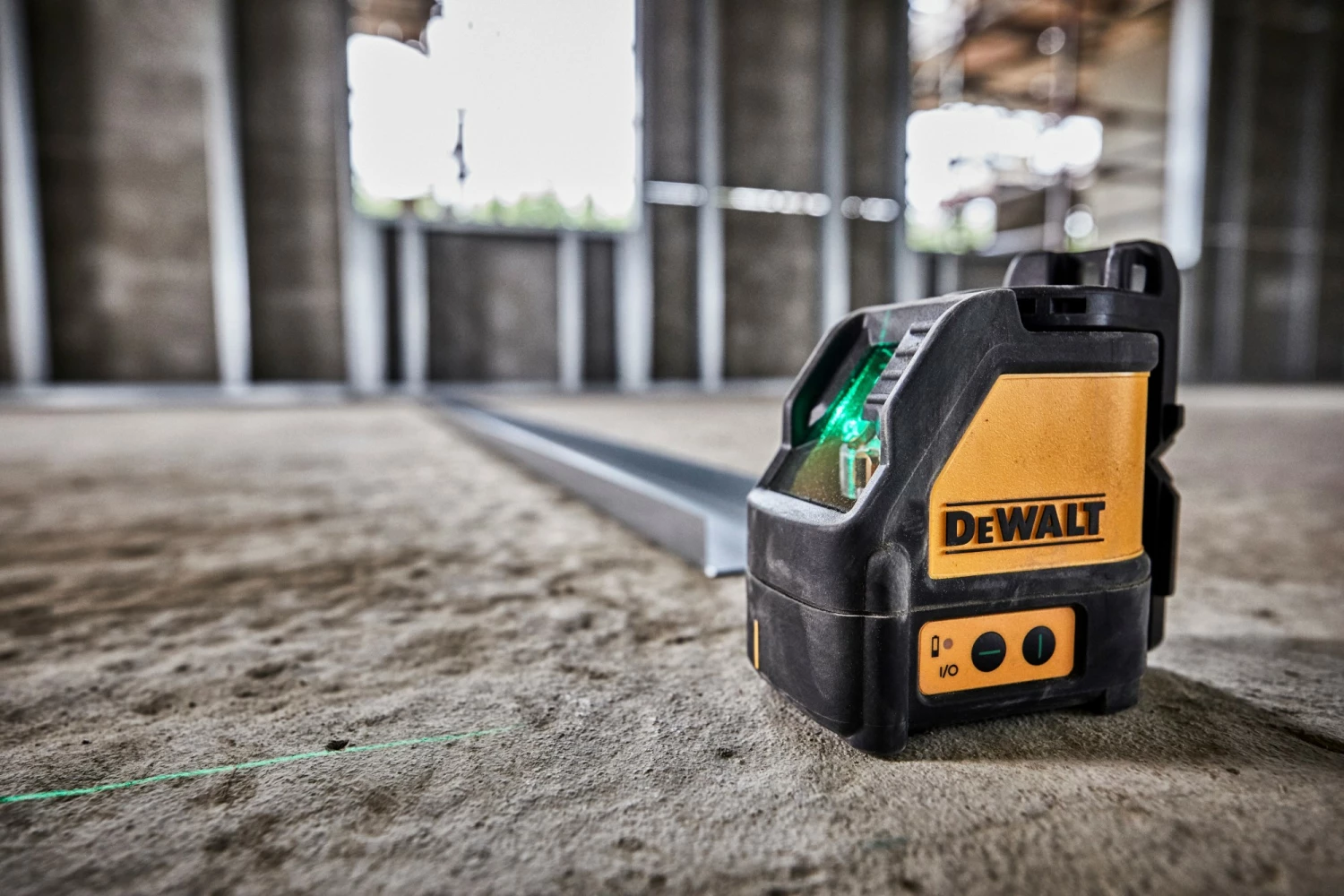 DeWALT DW088CG Zelfnivellerende kruis lijnlaser in koffer - 2 lijnen - 15m - Groen