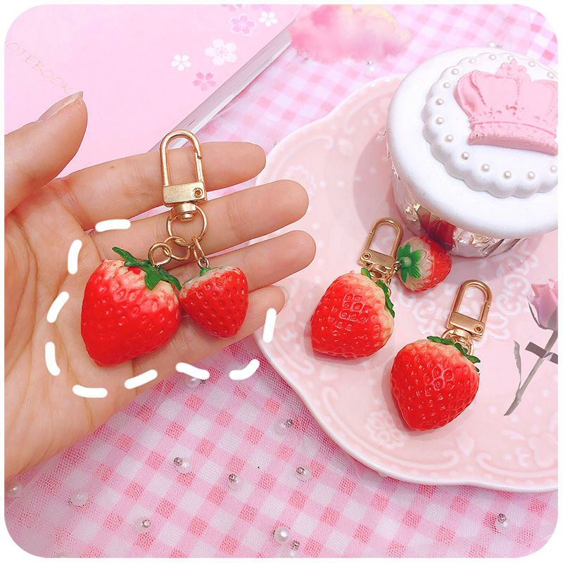 Momoi - Aardbeien sleutelhanger