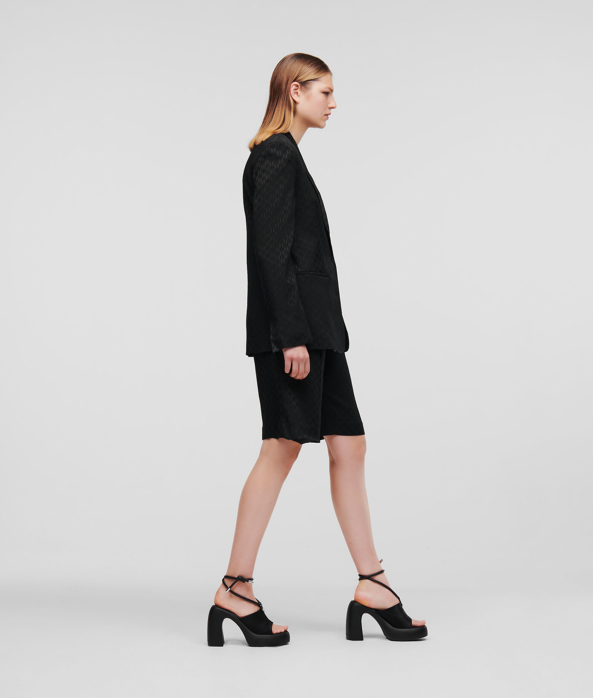 BLAZER MONOGRAM SÉLECTIONNÉ PAR HUN KIM