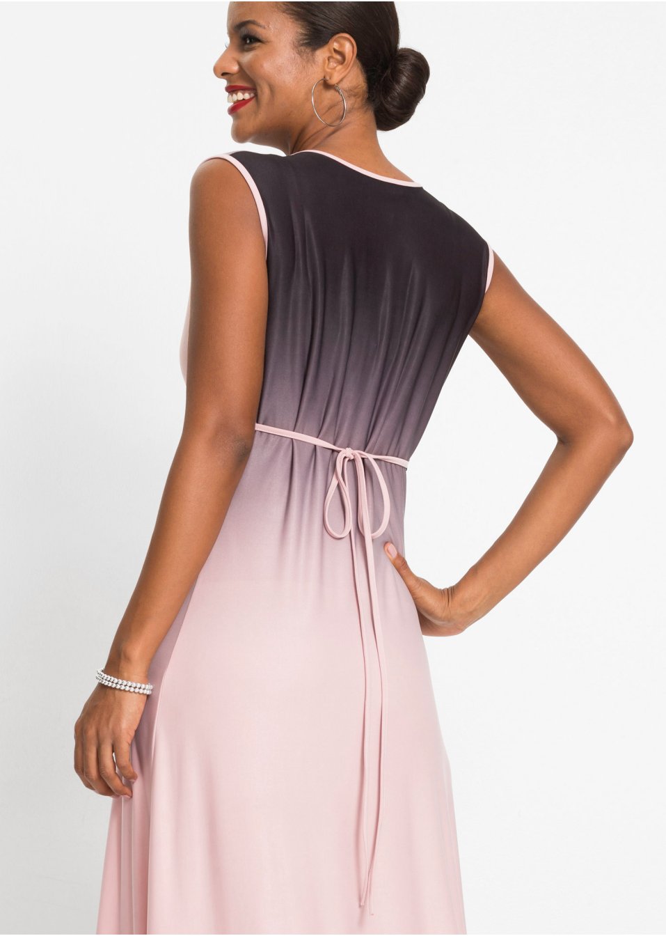 Robe à détail nœud