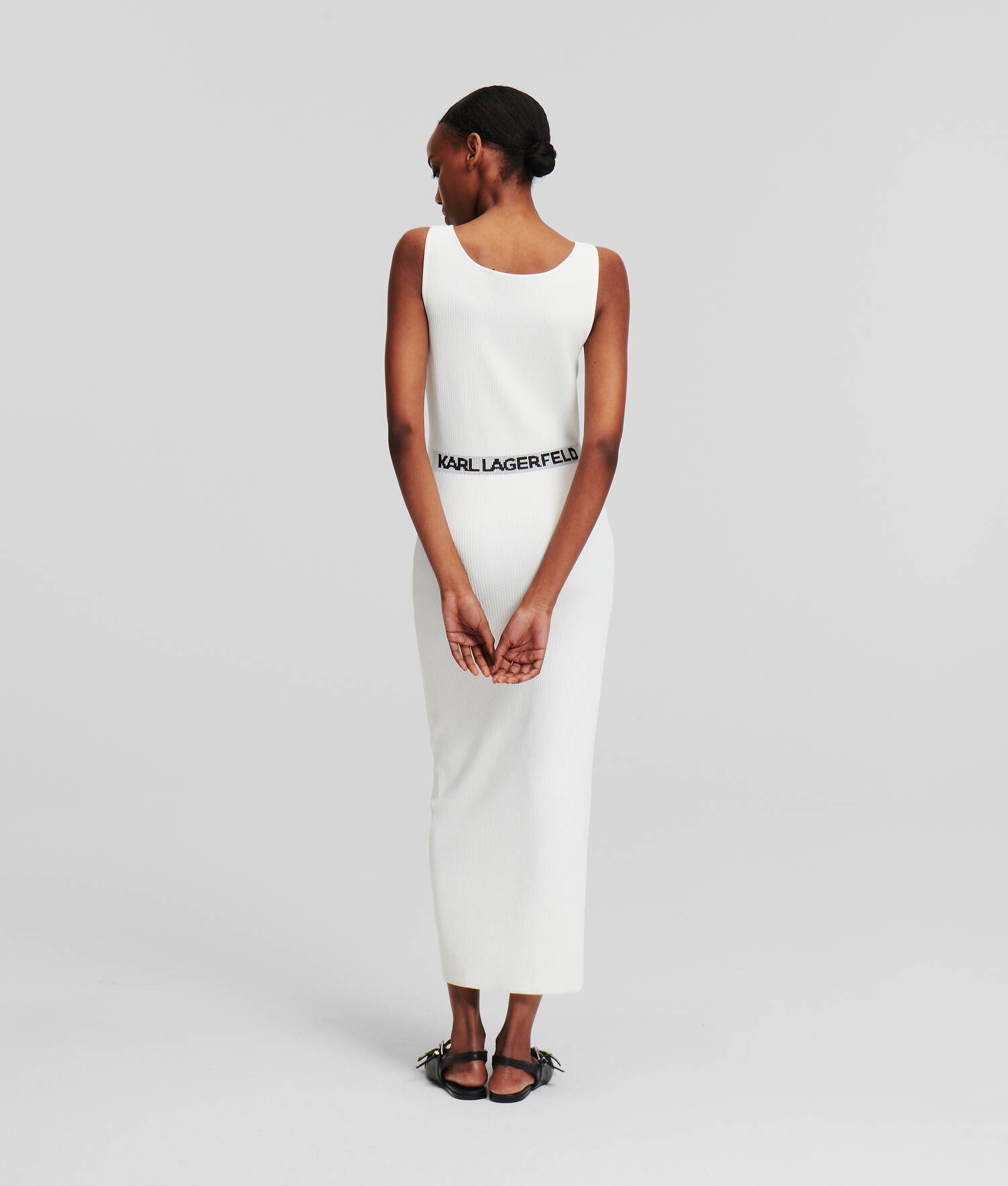ROBE SANS MANCHES EN TRICOT CÔTELÉ