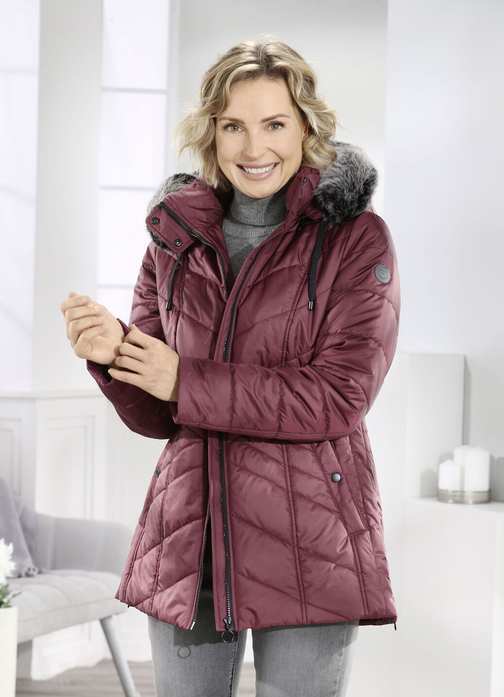 Jacke mit abnehmbarem Kunstpelz-Besatz an der Kapuze