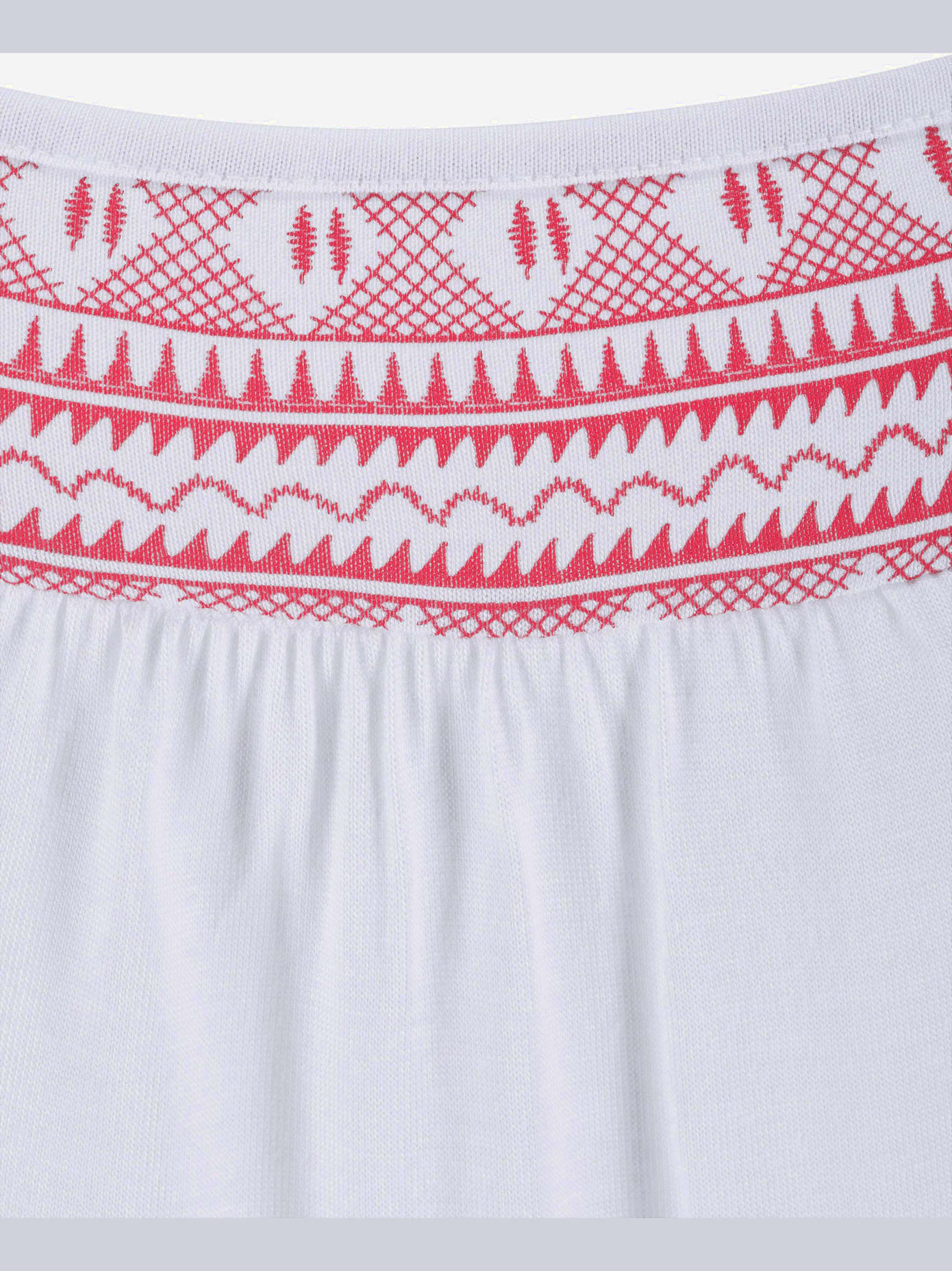 T-shirt à manches courtes encolure carmen, fines bretelles réglables