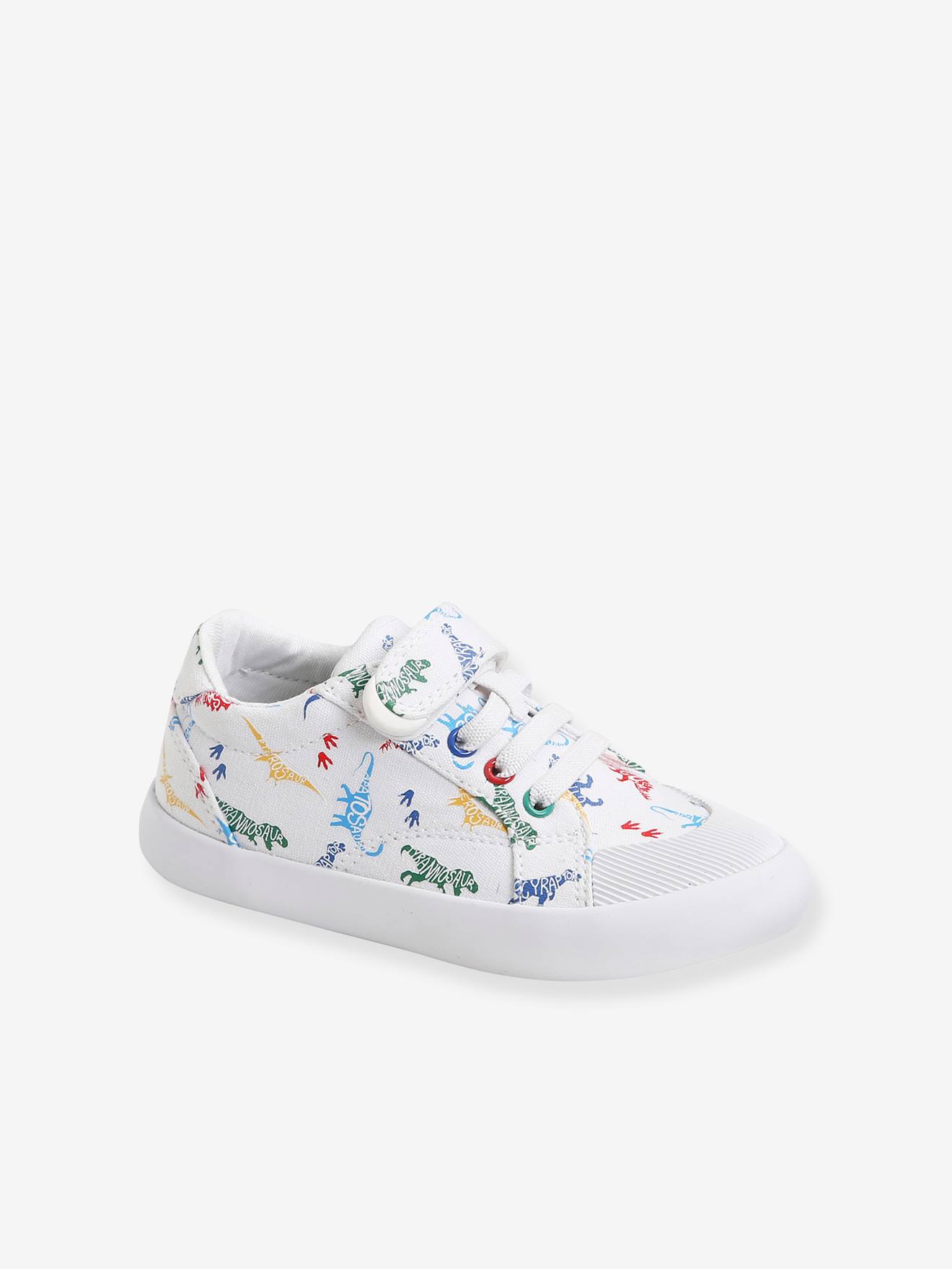 Tênis infantil, com design especial de autonomia e estampa branca clara.