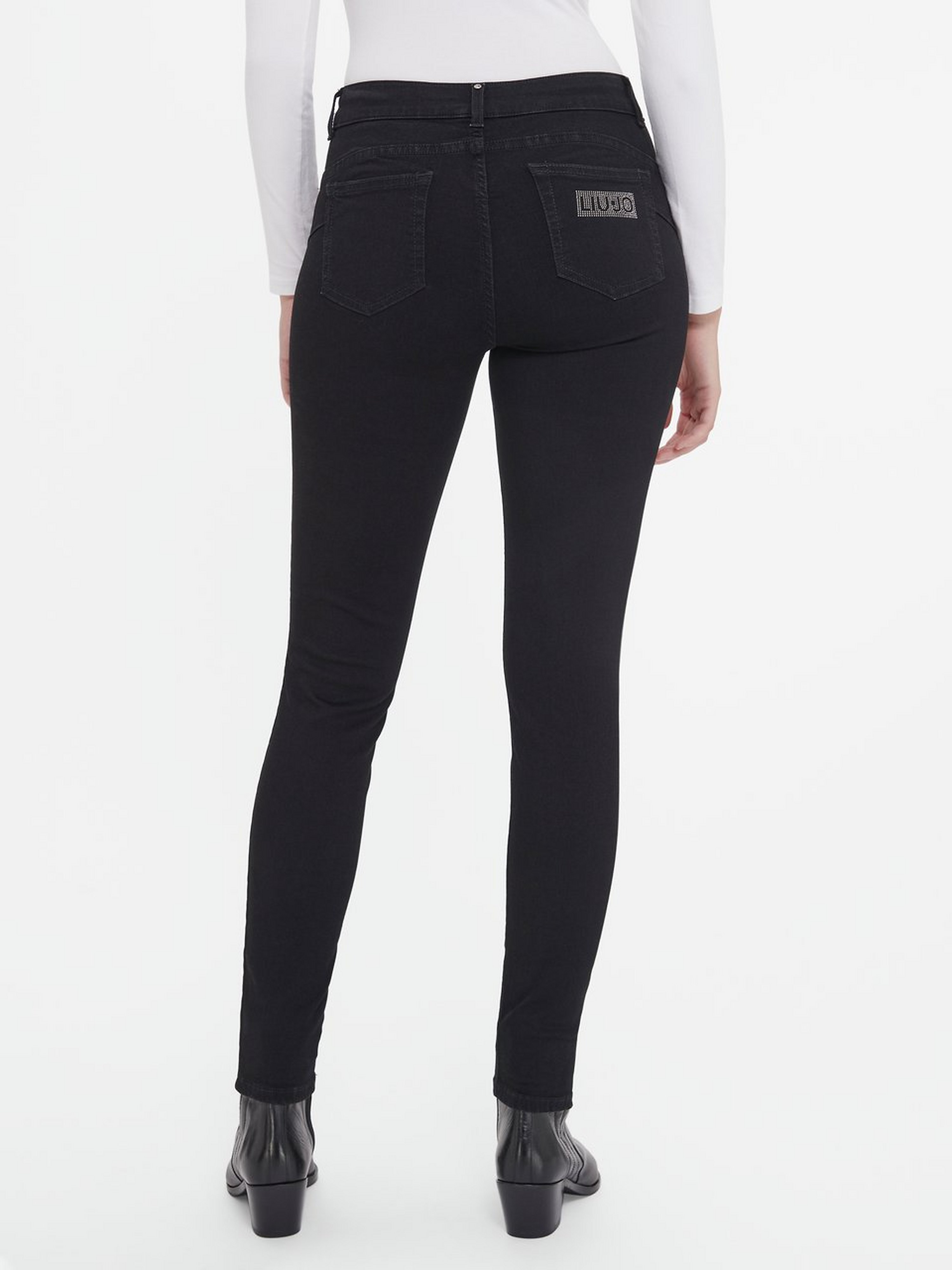 „Skinny Fit“-Jeans