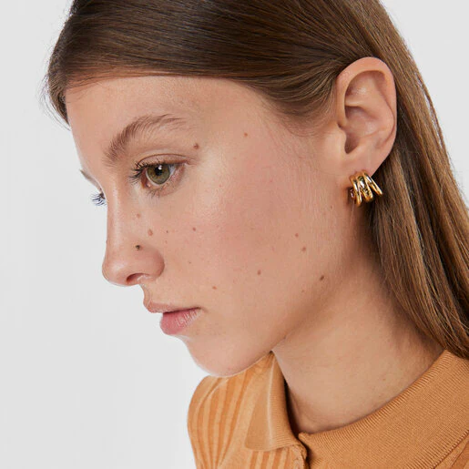 Piercing de nariz em aço com revestimento IP dourado e granada de São Tropez.