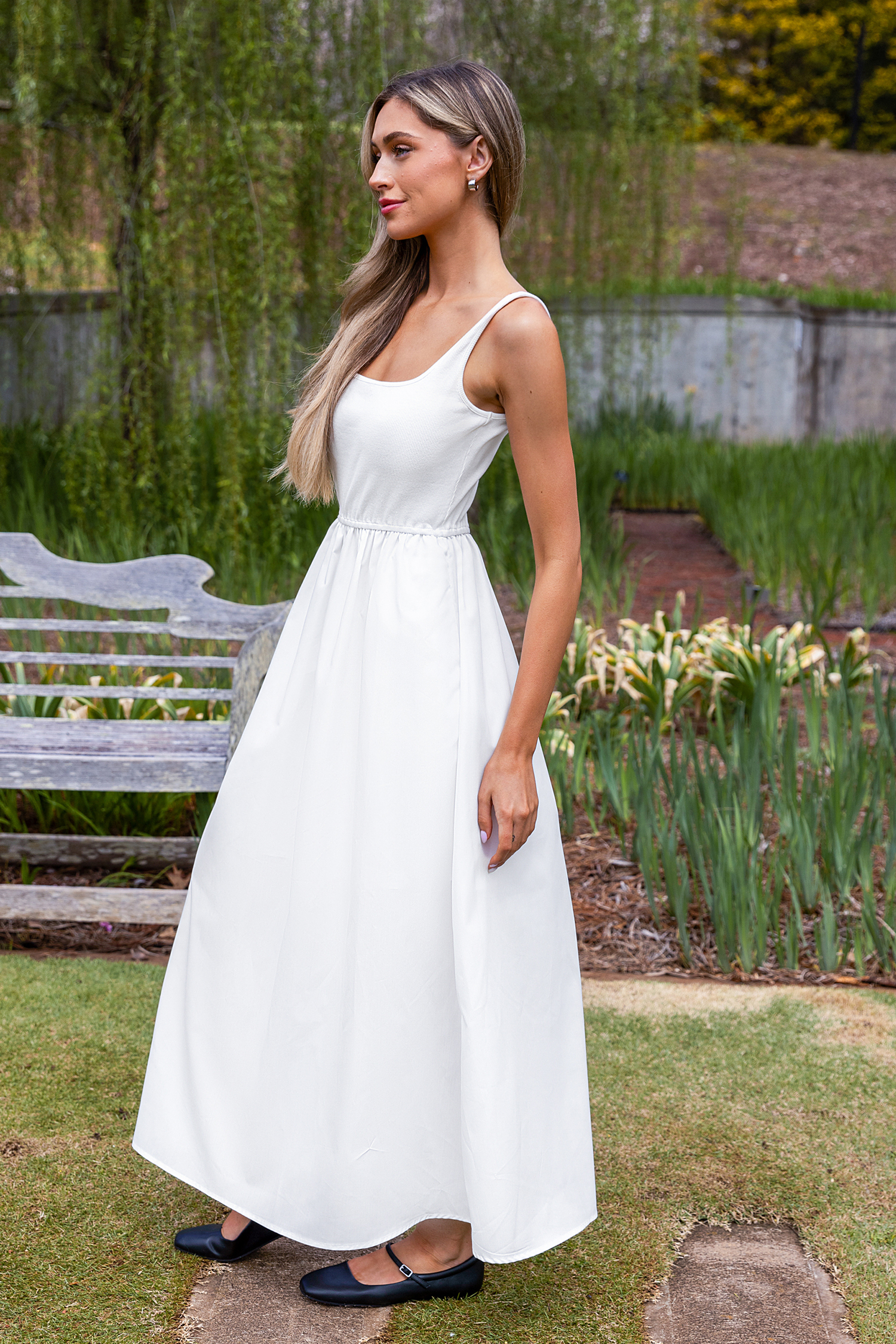 Robe maxi sans manches à col carré blanche