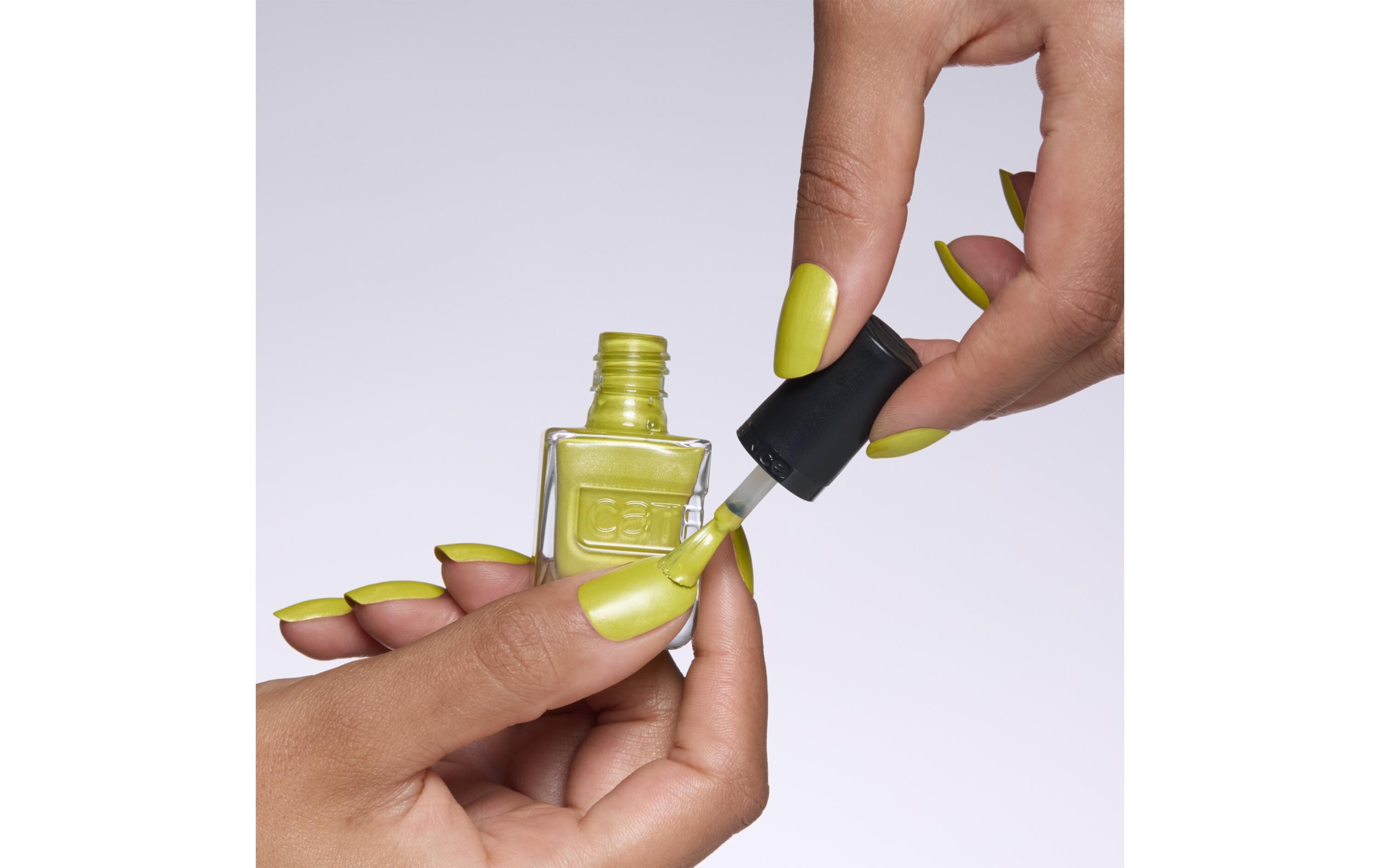 Nagellack Gel Affair 033 Youre The Lime To My TequilaLanganhaltender Gel-Nagellack in einem hypnotisierenden limettengrünen Farbton mit schimmerndem Perlmutt-Effekt