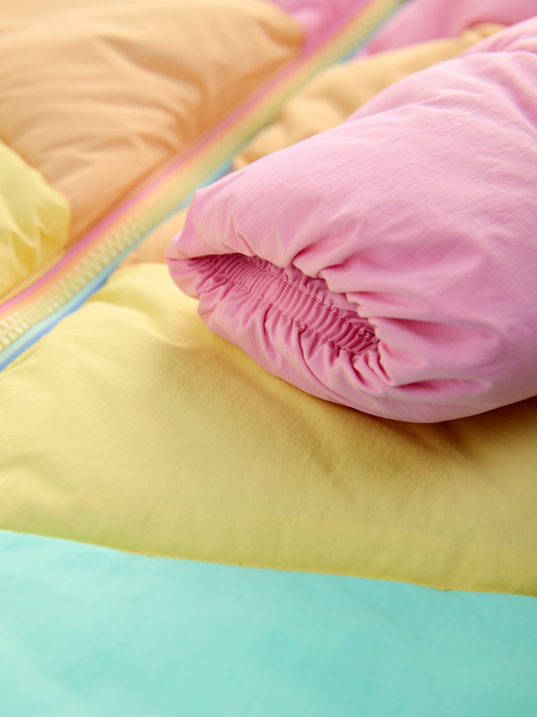 Little Bird by Jools Oliver regenbestendig sneeuwpak met pastelkleurige regenboogvlakken