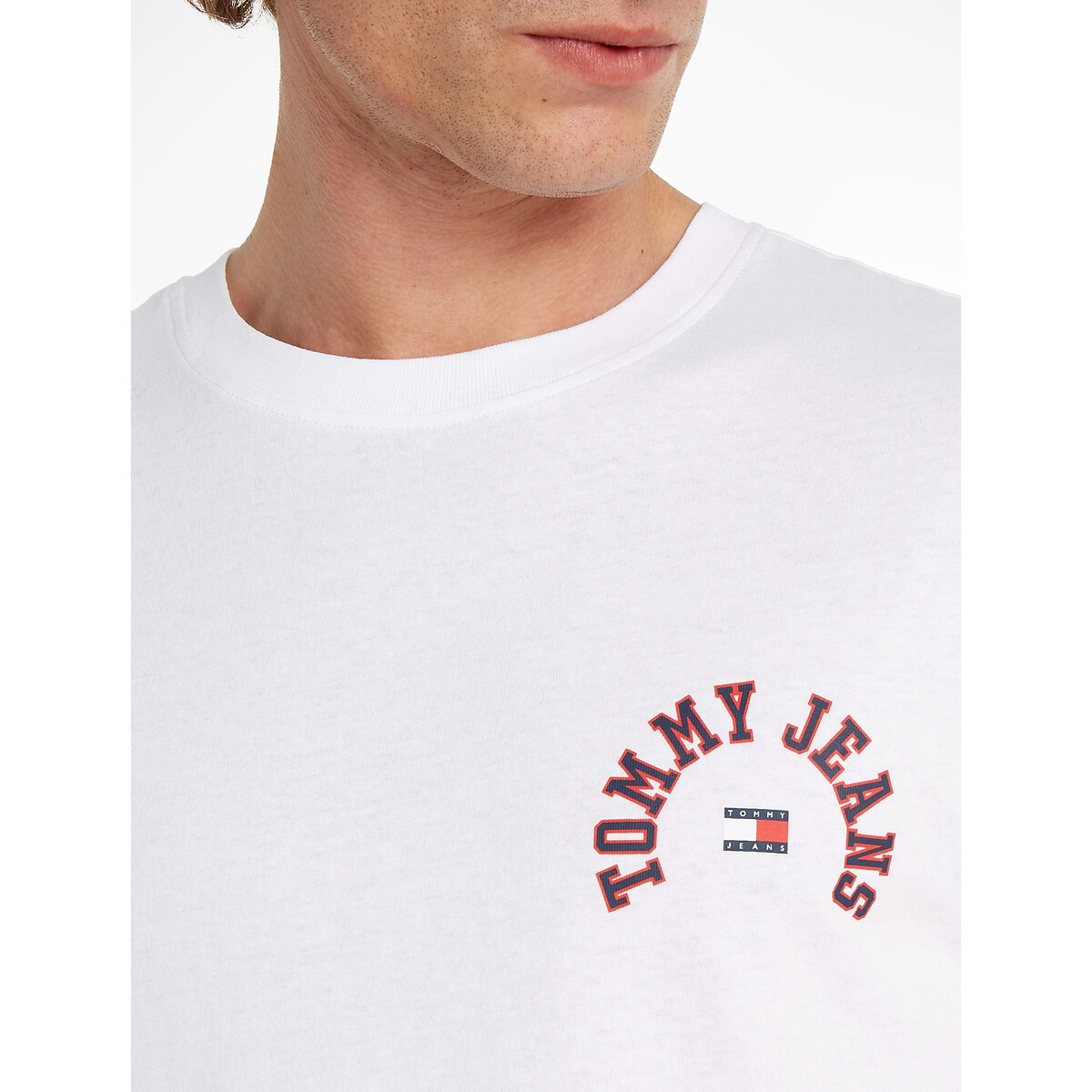 TOMMY JEANS<br>Camiseta com gola redonda e mangas curtas