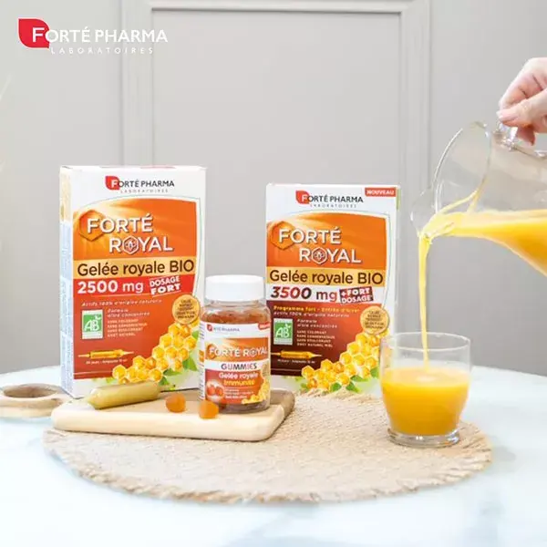 Xarope calmante para garganta Forté Pharma Forté Royal com própolis e mel, indicado para crianças a partir de 3 anos, frasco de 120ml.