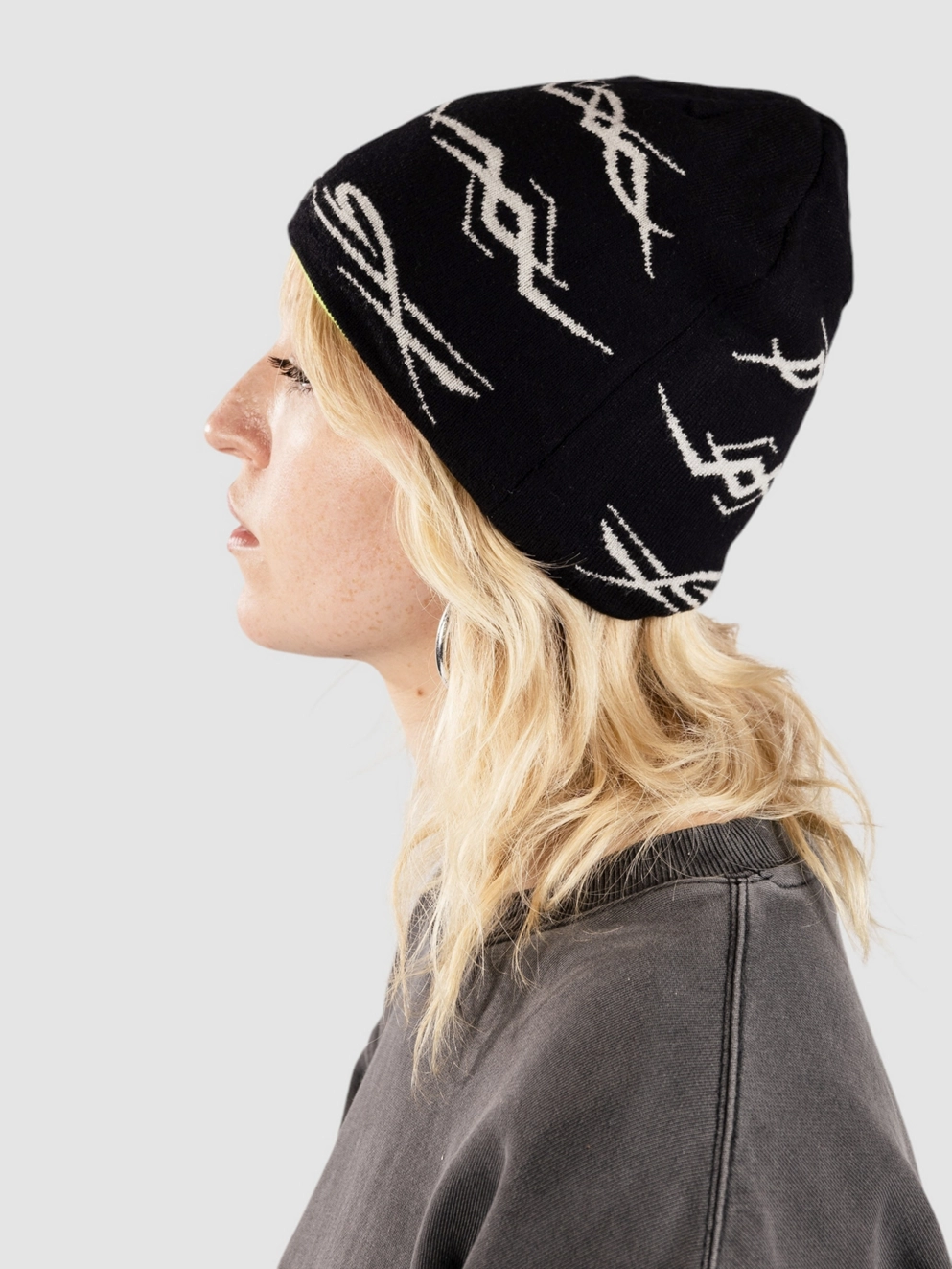 Sheisty Tribal Reversible Skully Beanie black