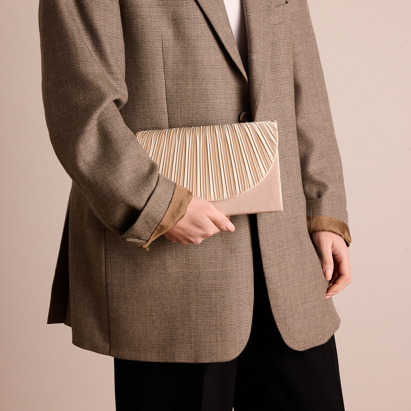 Beige clutch met gouden glitters