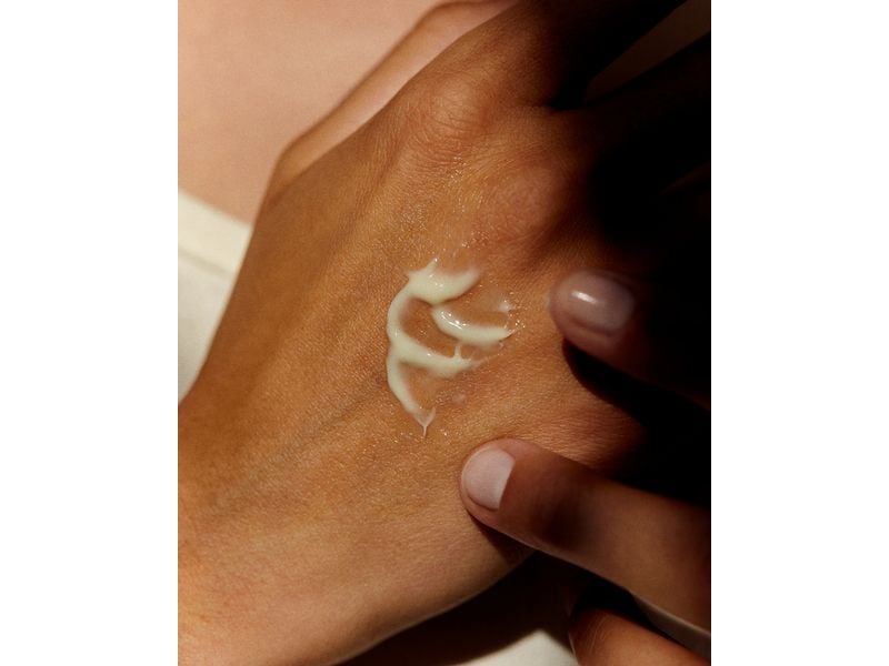NIVEA Derma Skin Clear 40 ml Nacht-Peeling-Serum reduziert und verhindert Hautunreinheiten und verbessert das Hautbild