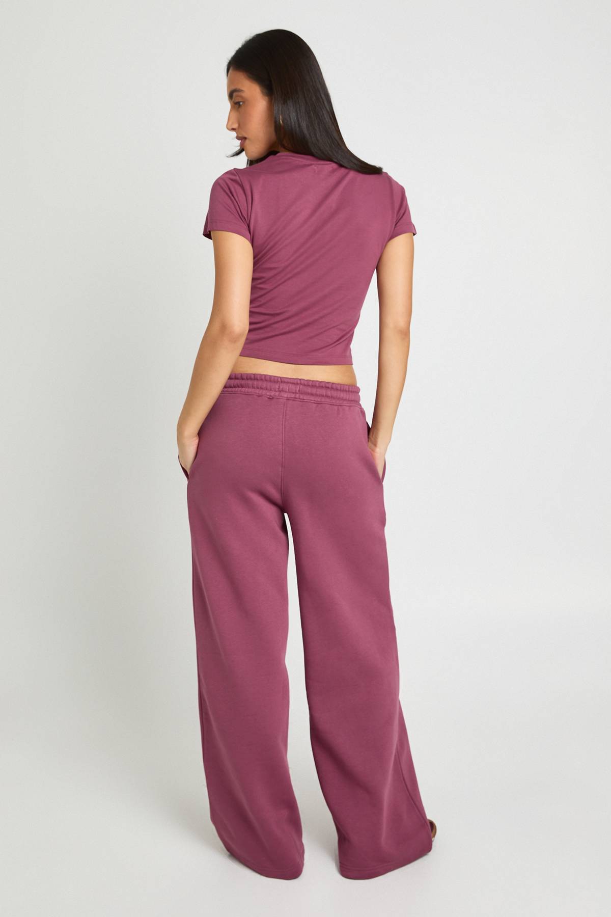 boohoo Ensemble Survêtement Haut Ajusté À Manches Courtes Et Jogger Droit