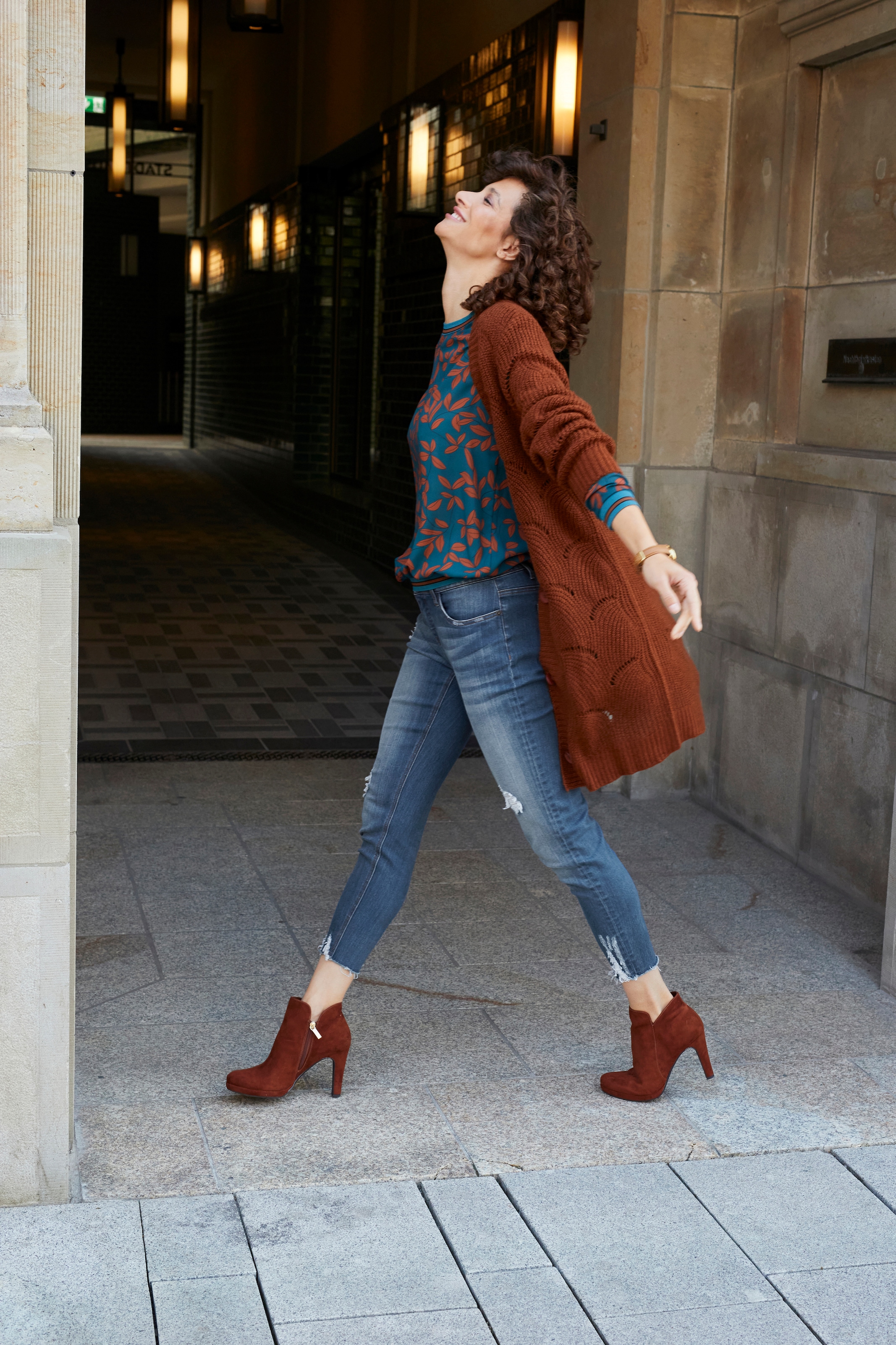 Aniston SELECTED Longstrickjacke , mit Lochstrick-Muster