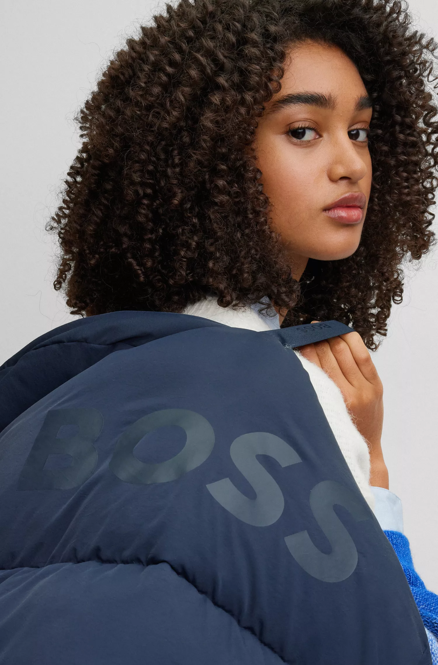 Jaqueta puffer preta com capuz da BOSS, em tecido texturizado com forro exclusivo.