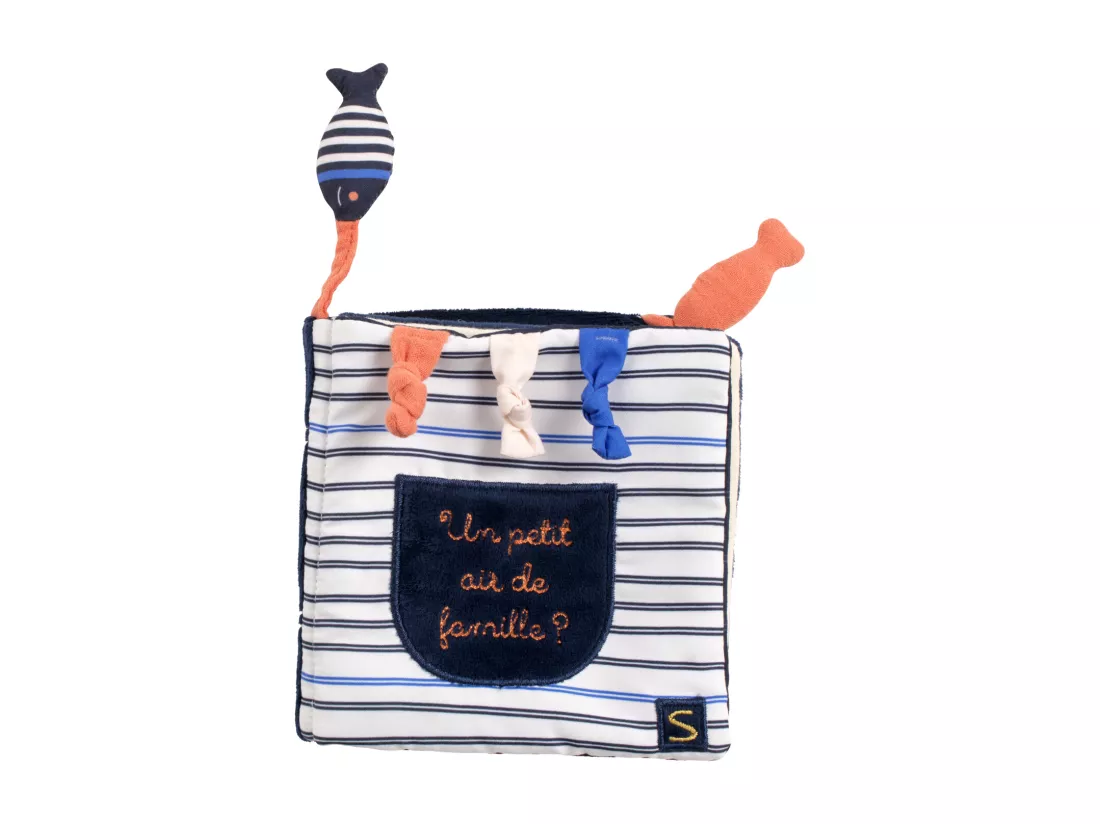 Livre d'éveil marinière avec détail poisson