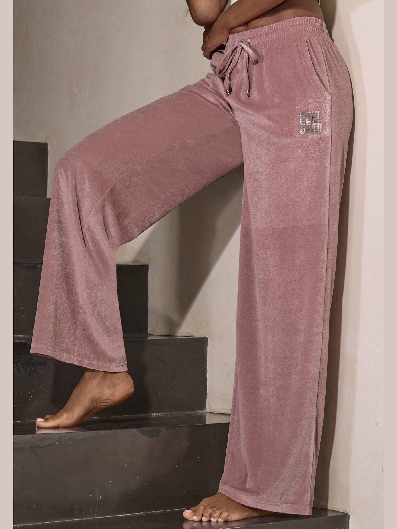 Pantalon en velours ras avec jambes larges