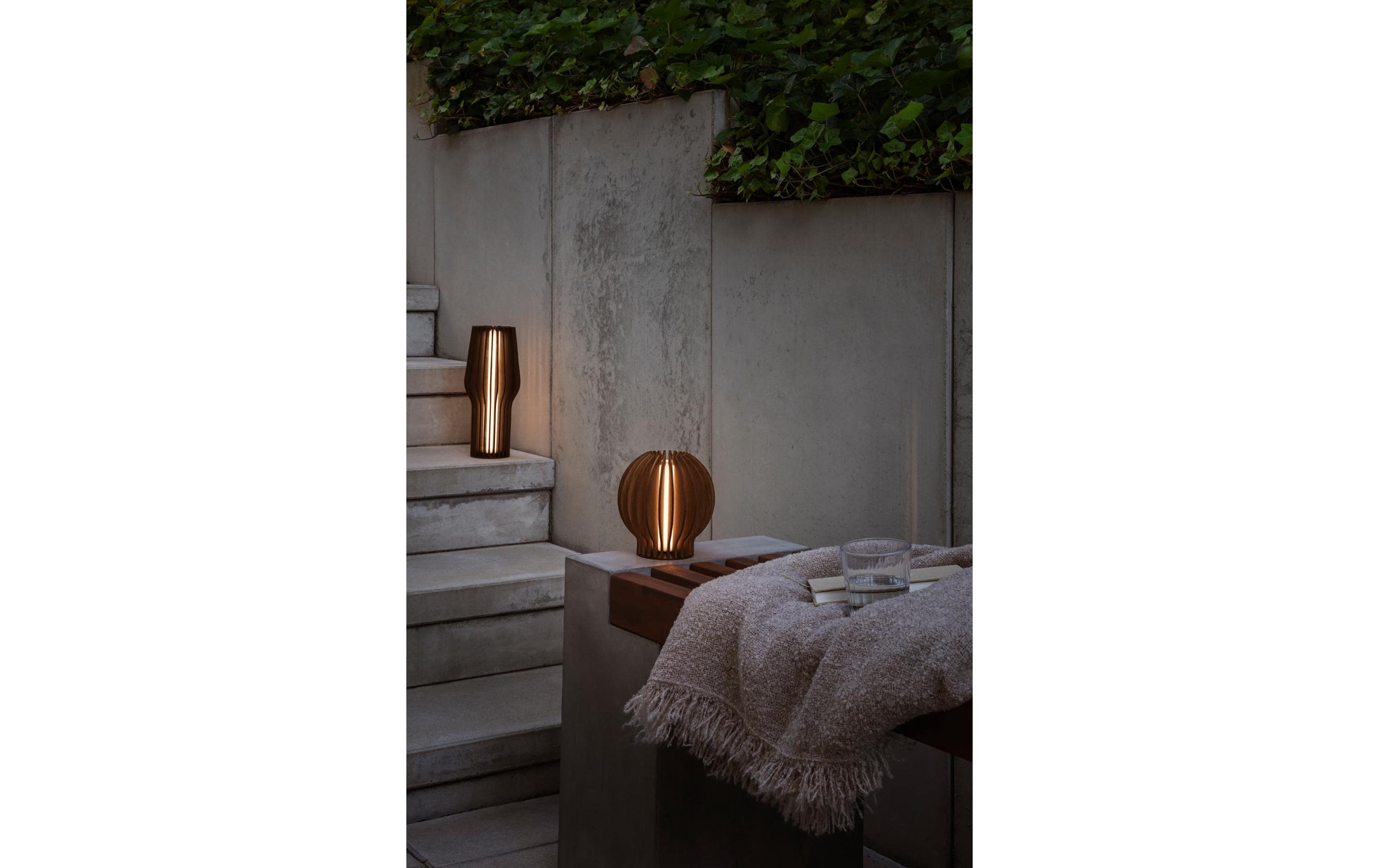 Tischleuchte Radiant rund, 15 cm, Smoked<br>LED-Lampe aus Eichenholz