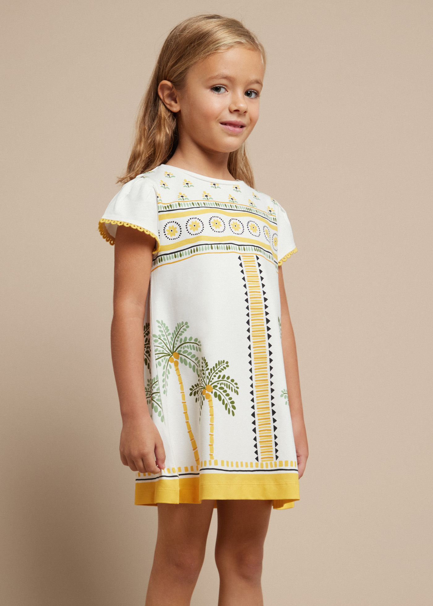Vestido Better Cotton com estampa de flamingos e palmeiras para meninas