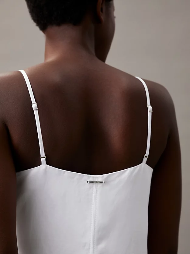 Vestido slip de corte reto em linho e viscose.