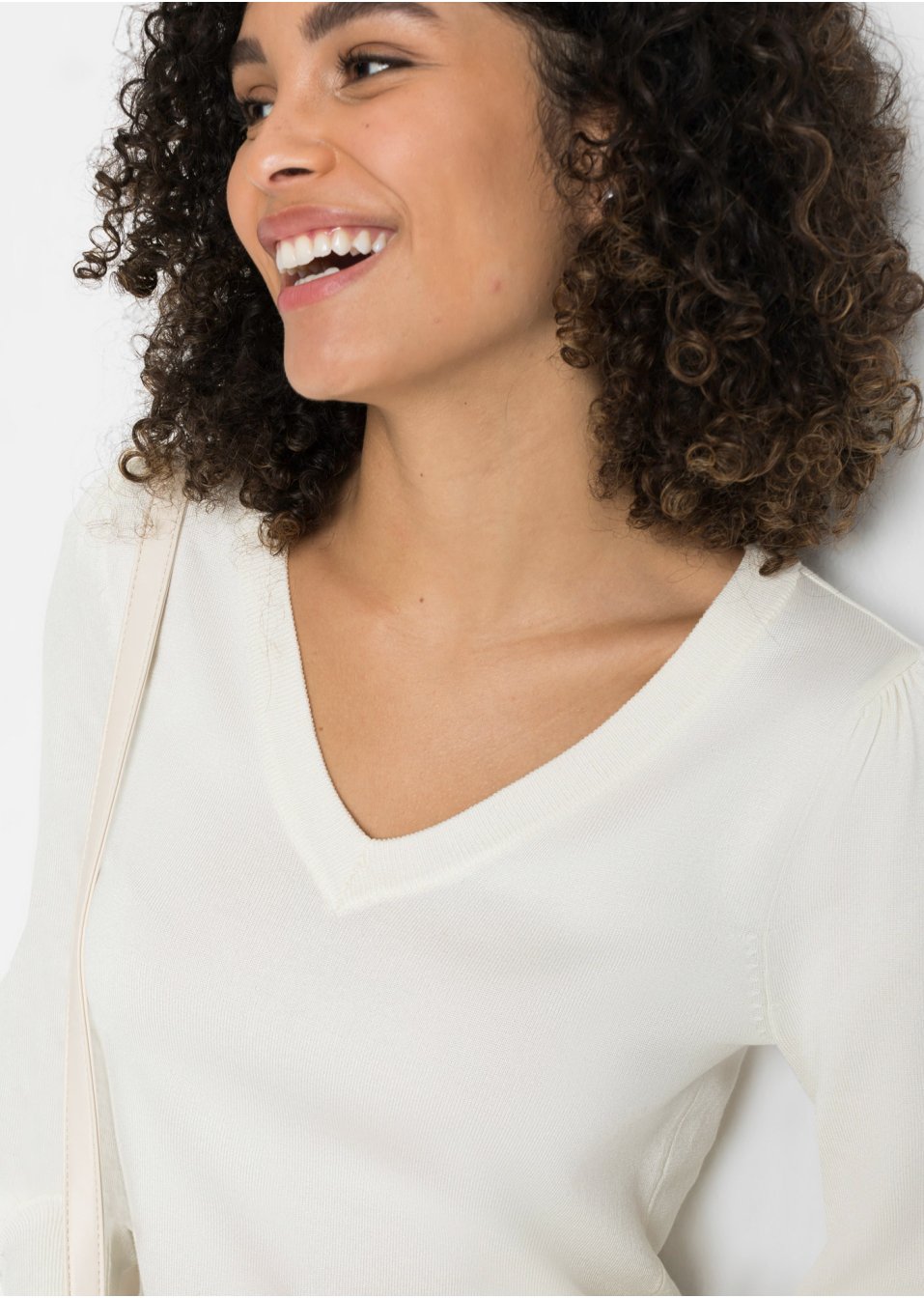 Pull avec boutons bijoux