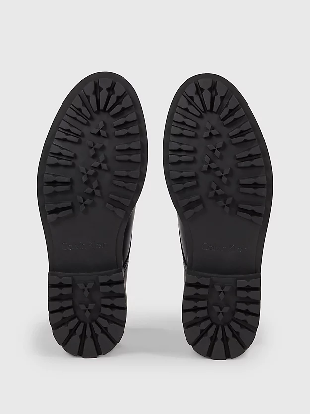 Sapatos de couro com cadarço
