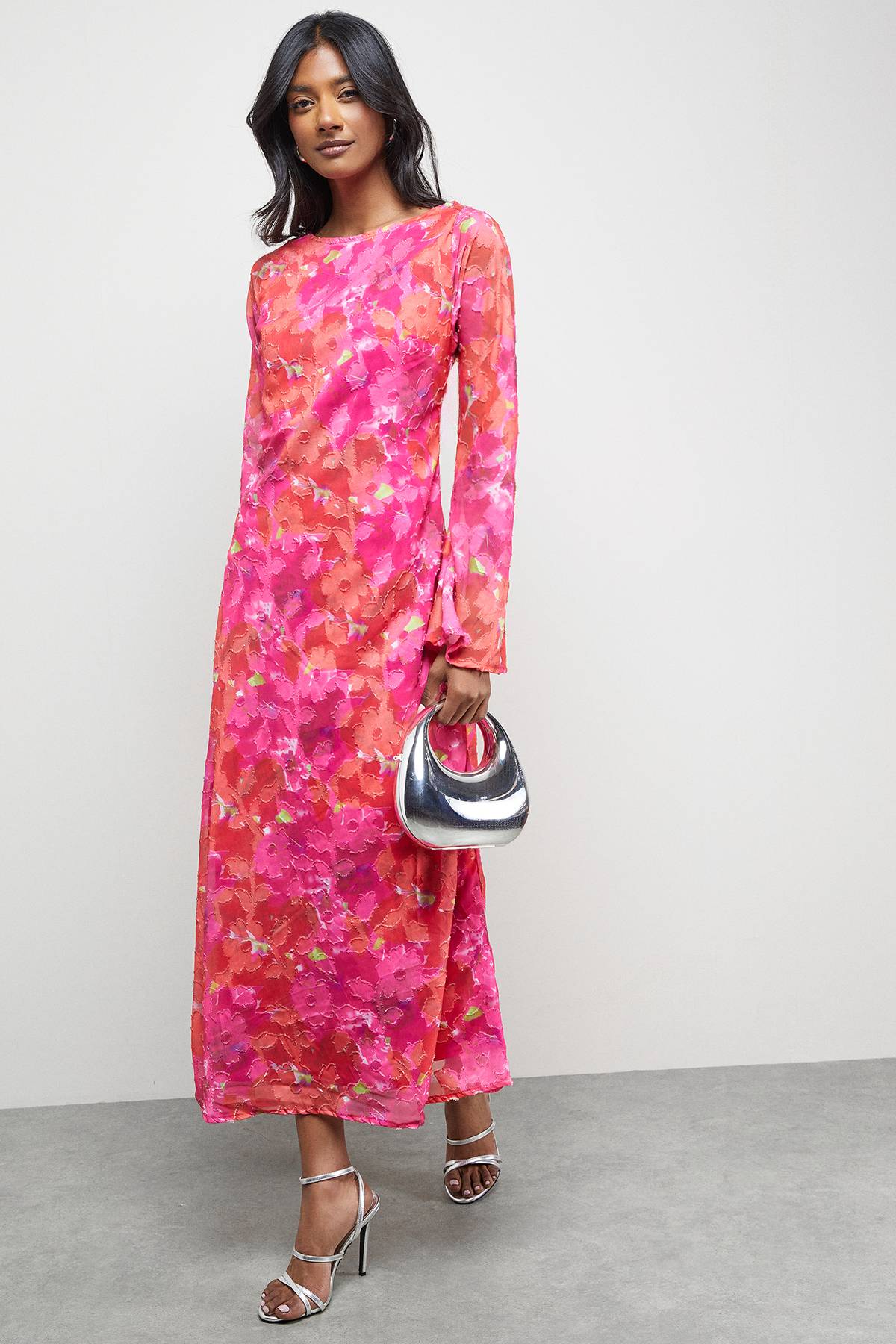 Warehouse Robe Midi Biais à Encolure Bardot en Mousseline Florale Dévorée