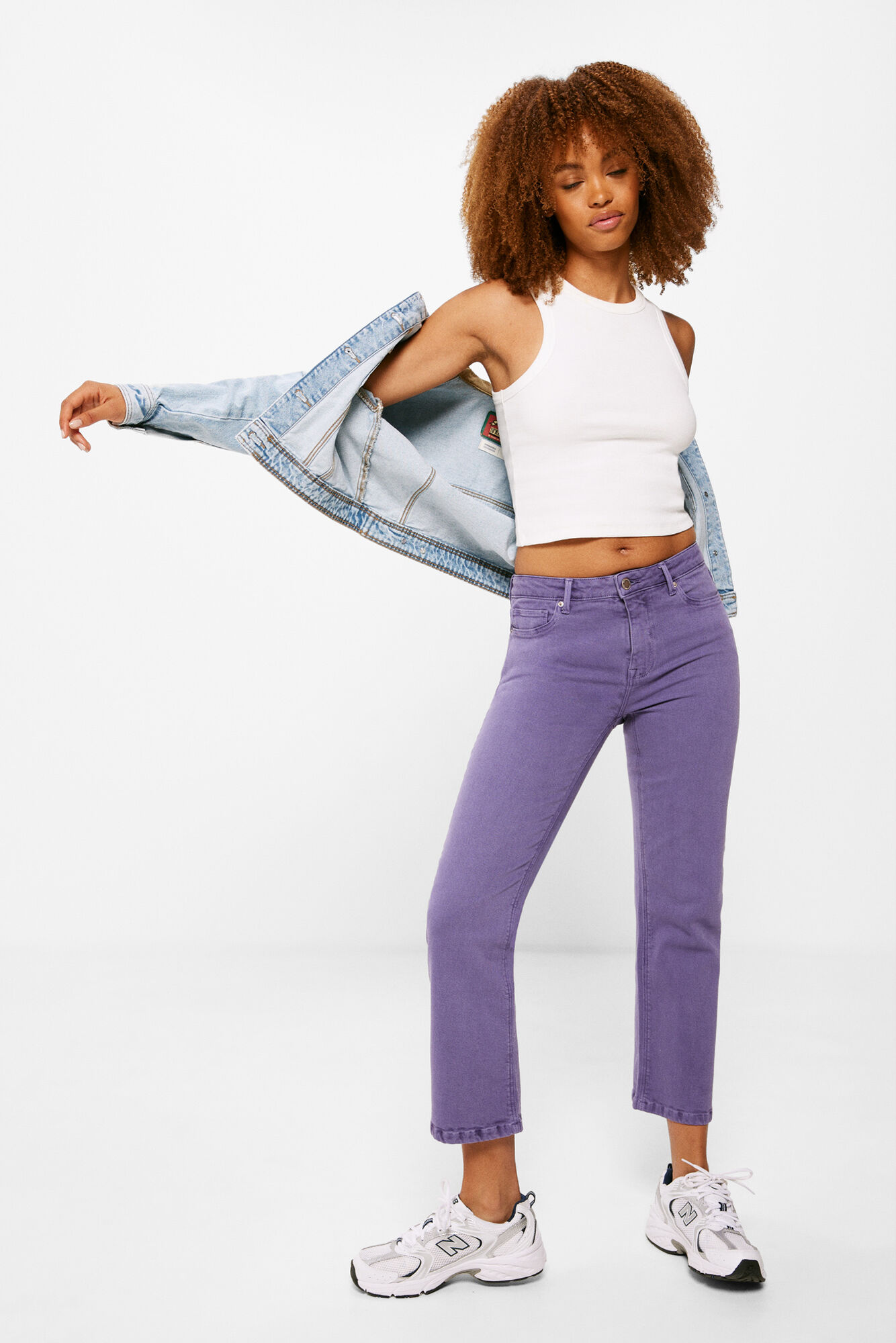 Calça jeans flare com lavagem sustentável