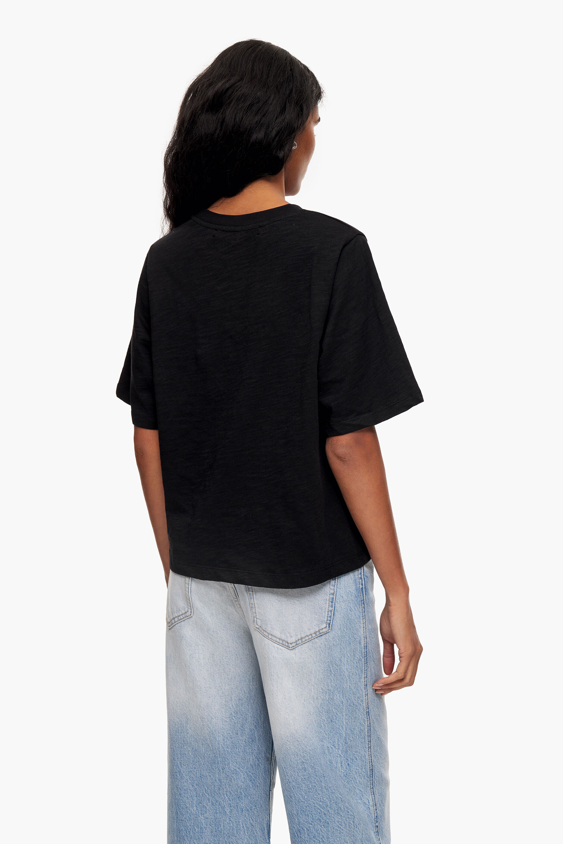 Camiseta preta de algodão com modelagem flare