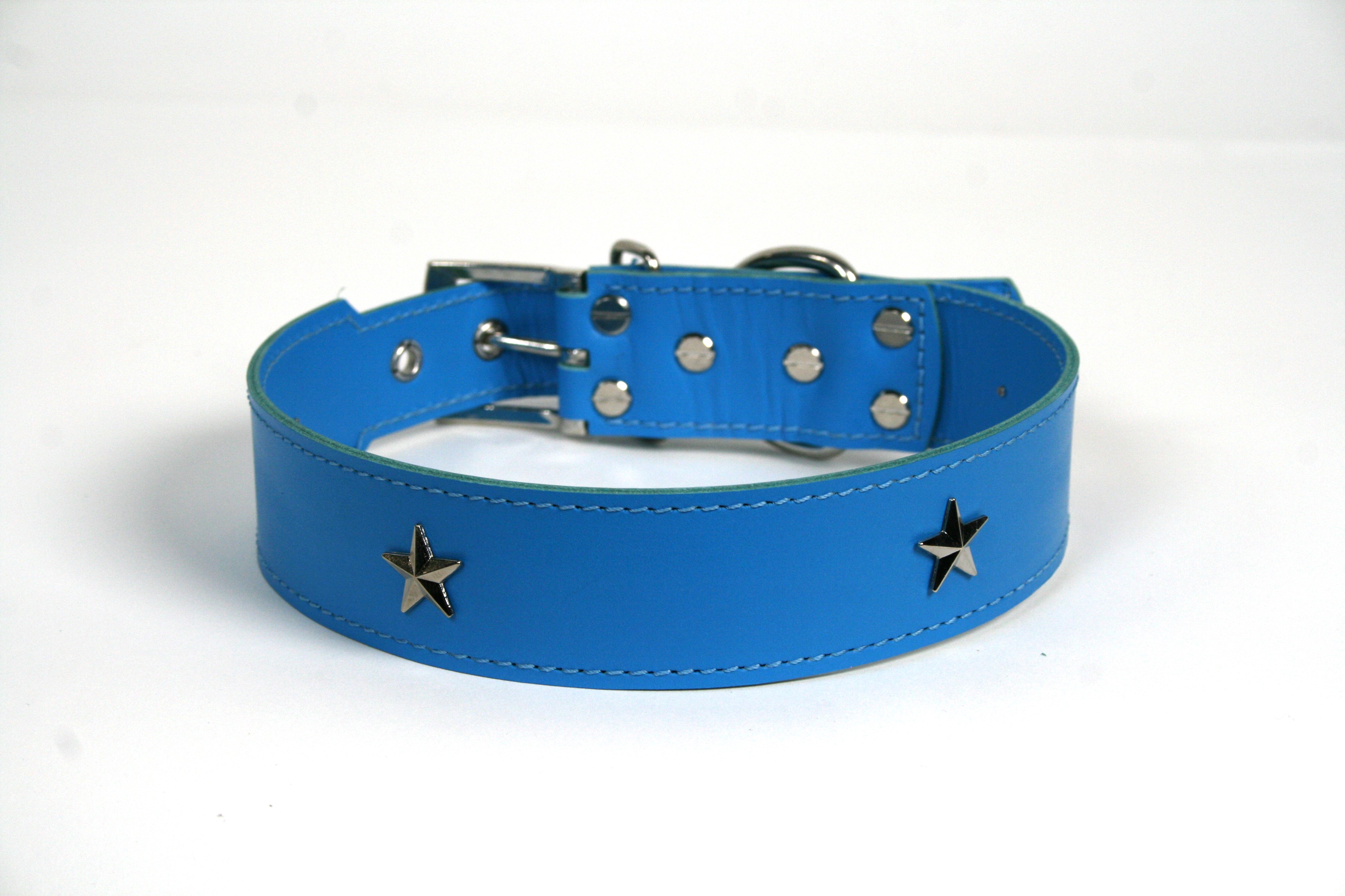 Colar de couro azul claro com estrela