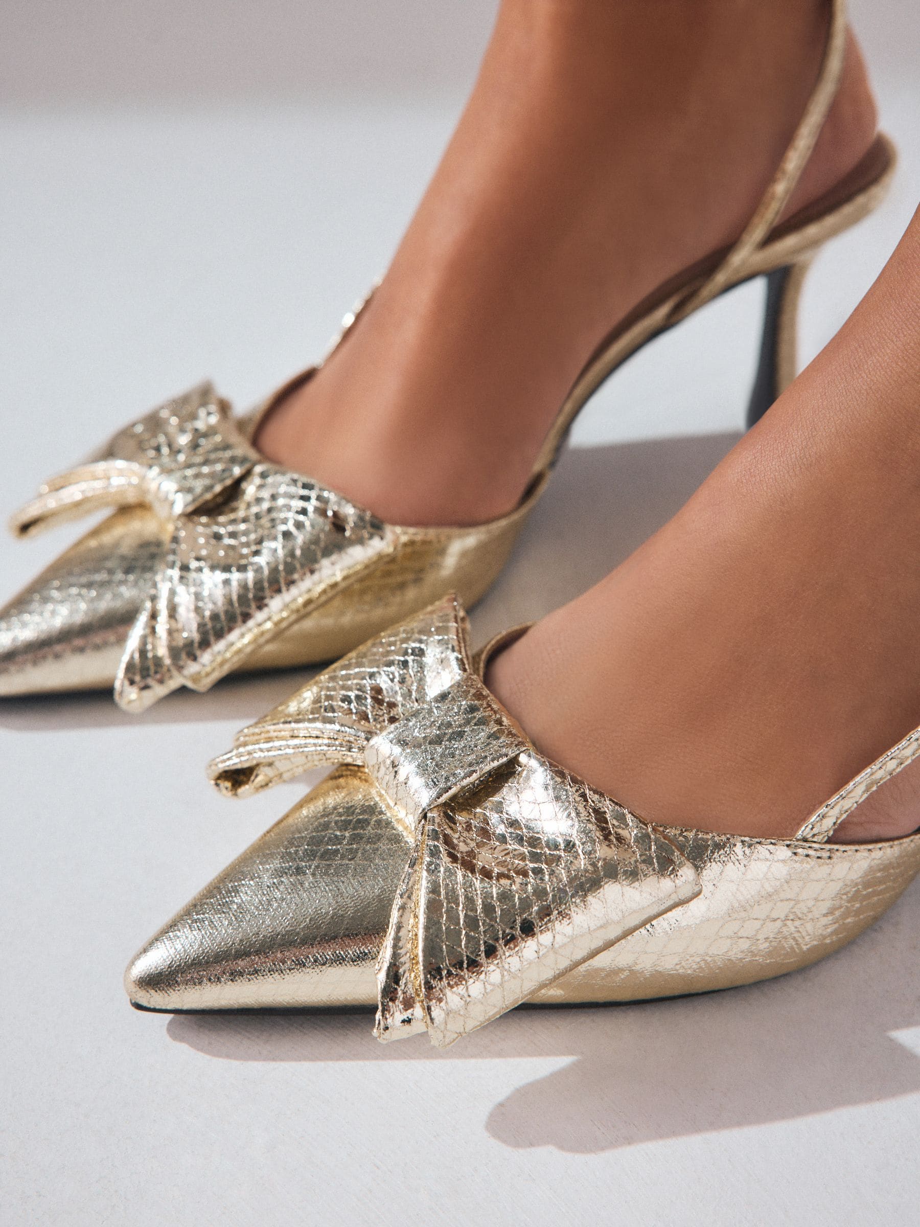 Goud - Forever Comfort® schoenen met strik, hielbandje en spitse neus